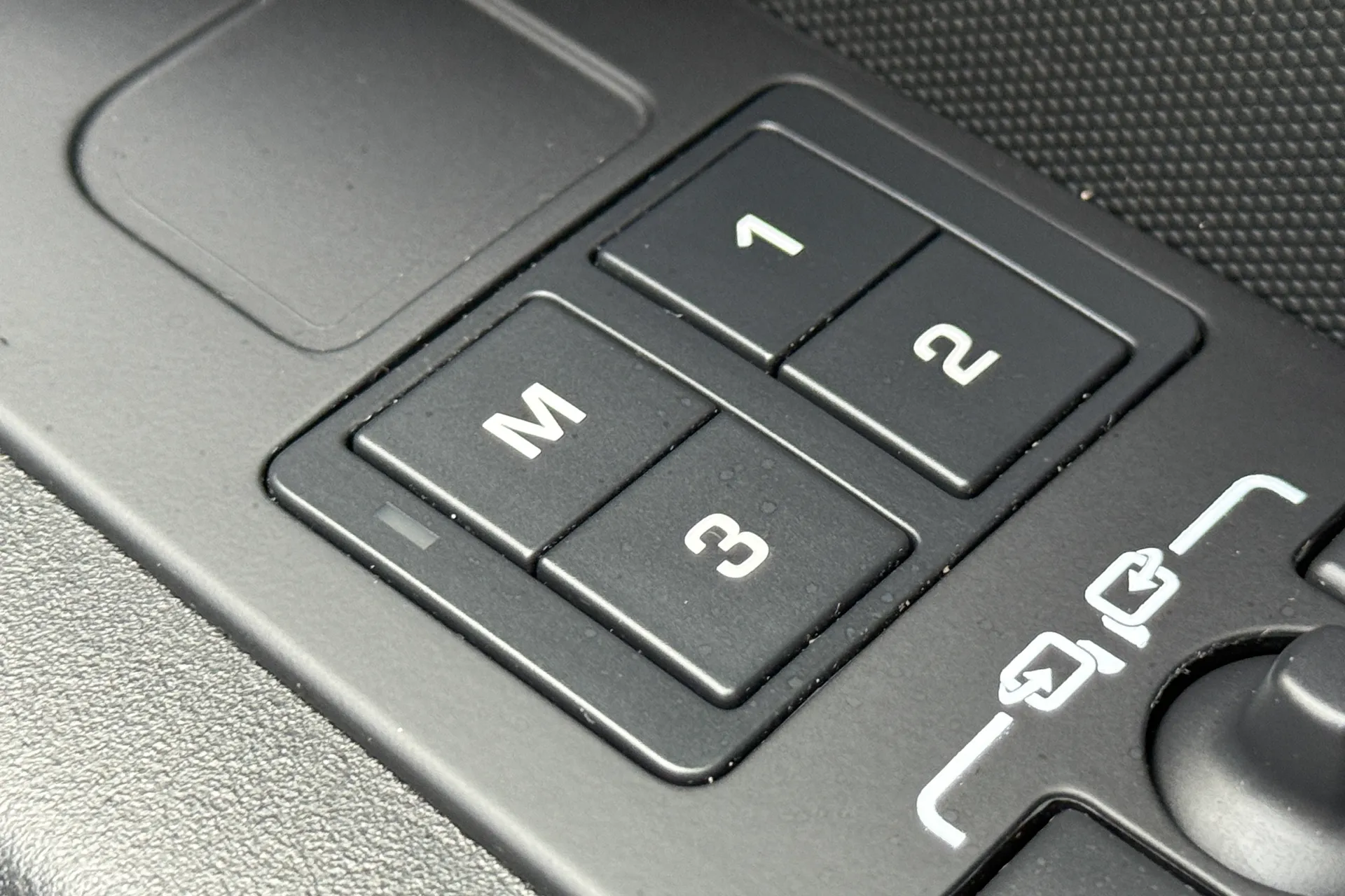 LAND ROVER DEFENDER thumbnail image number 52