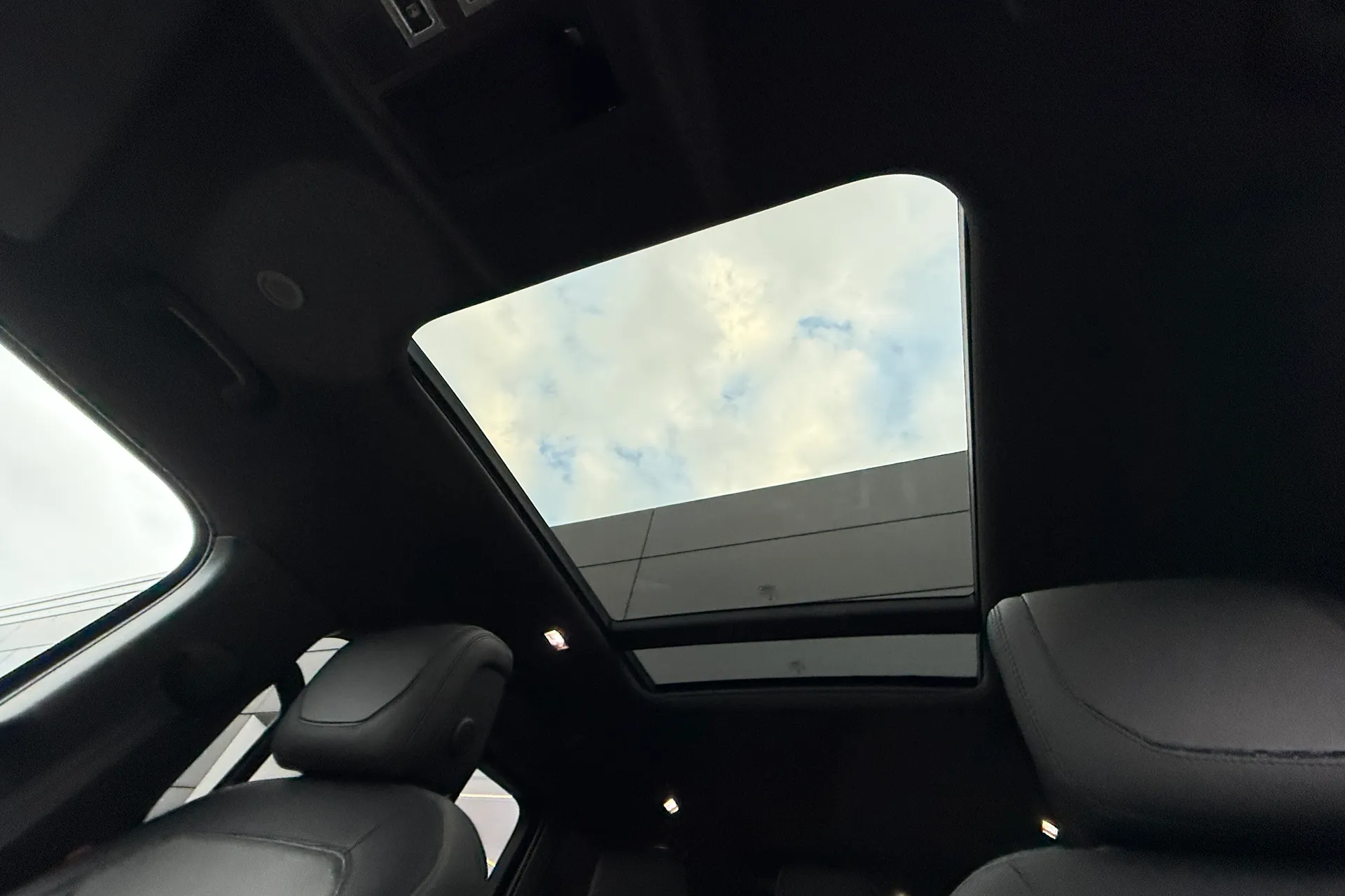 LAND ROVER DEFENDER thumbnail image number 5