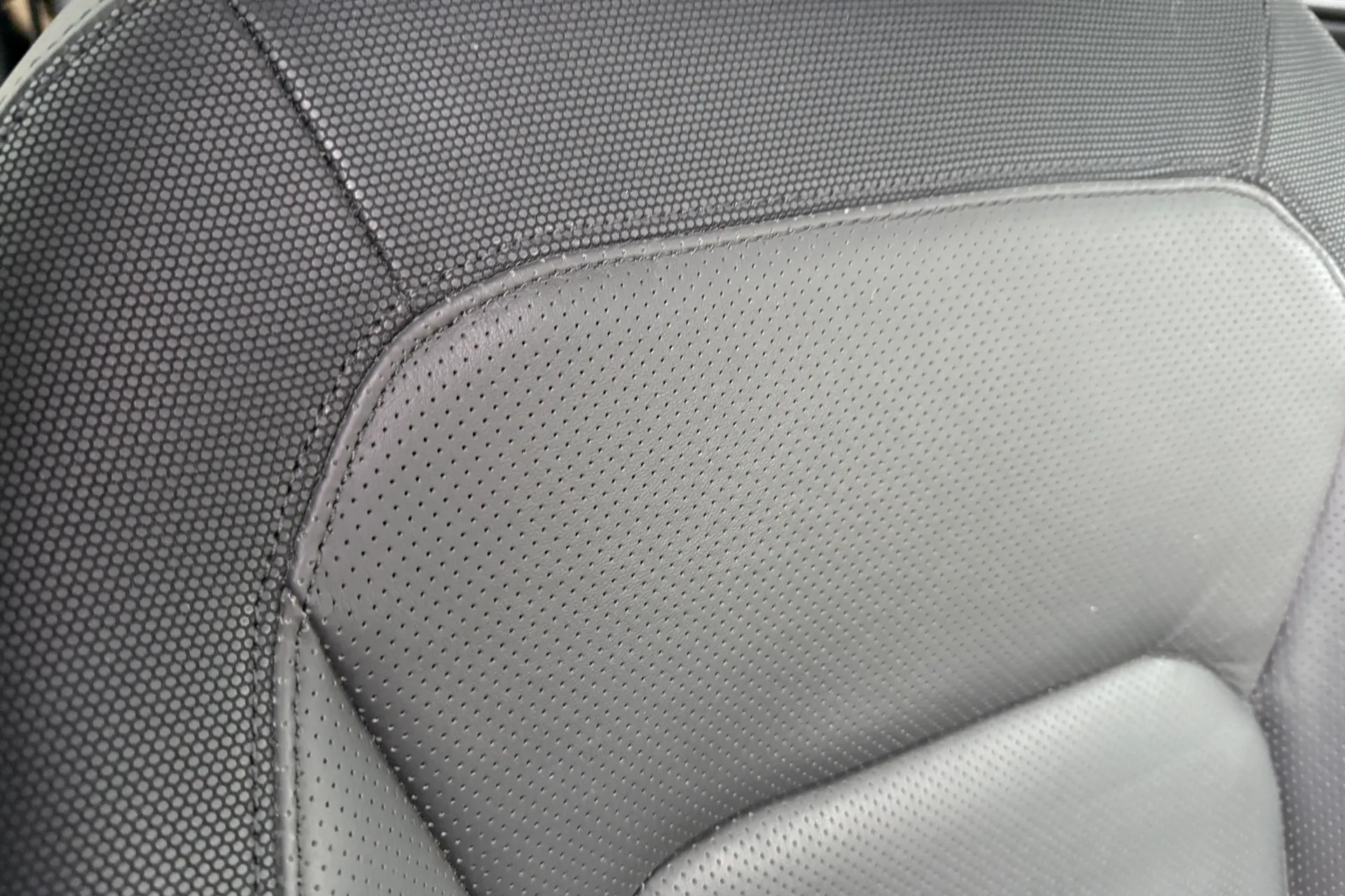 LAND ROVER DEFENDER thumbnail image number 36