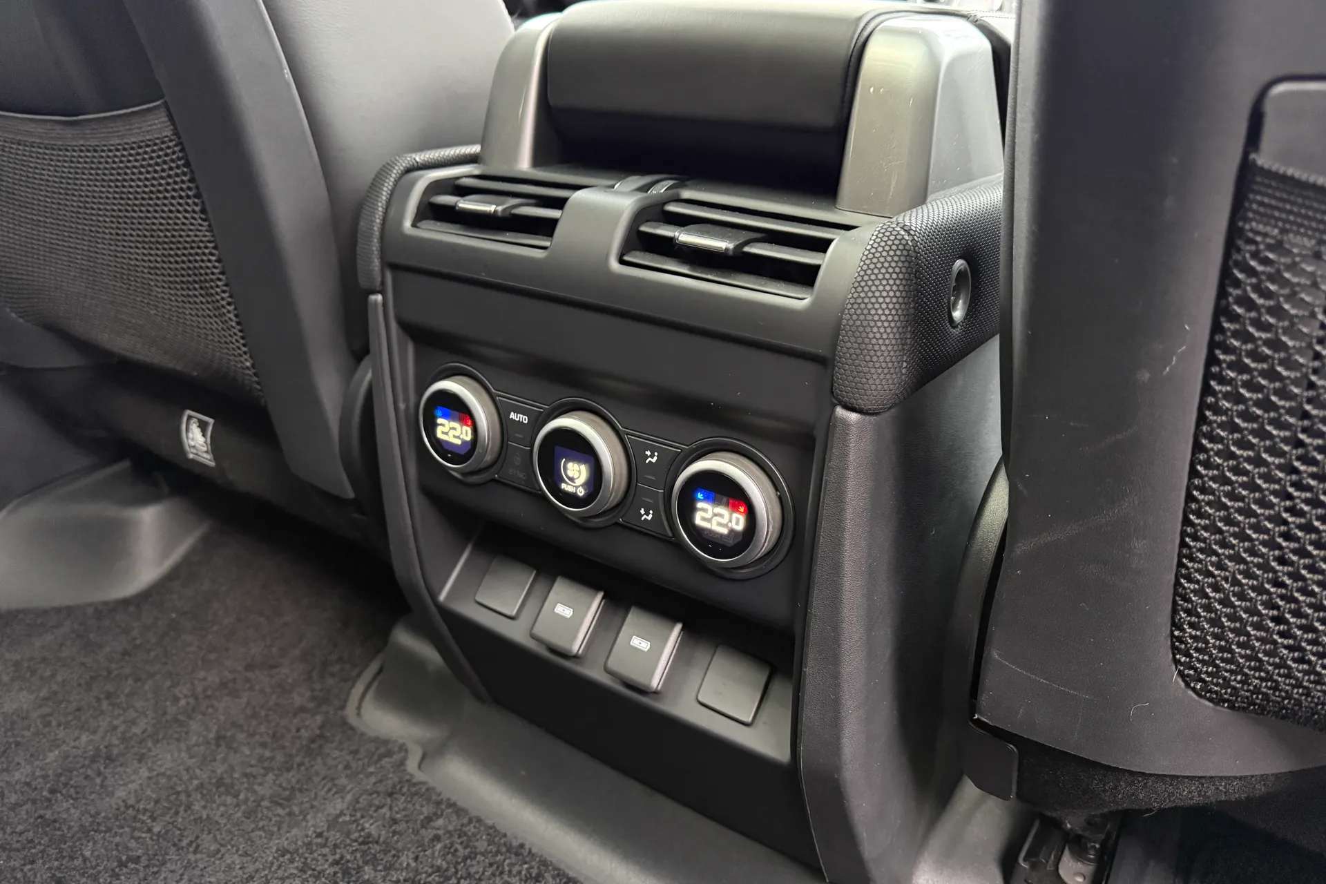 LAND ROVER DEFENDER thumbnail image number 37