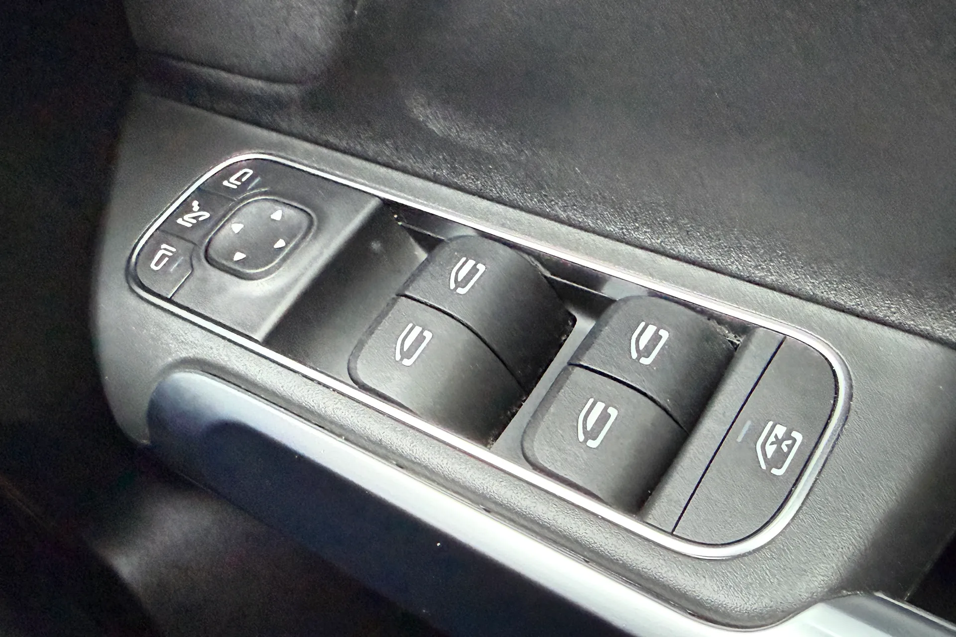 MERCEDES-BENZ GLB thumbnail image number 19