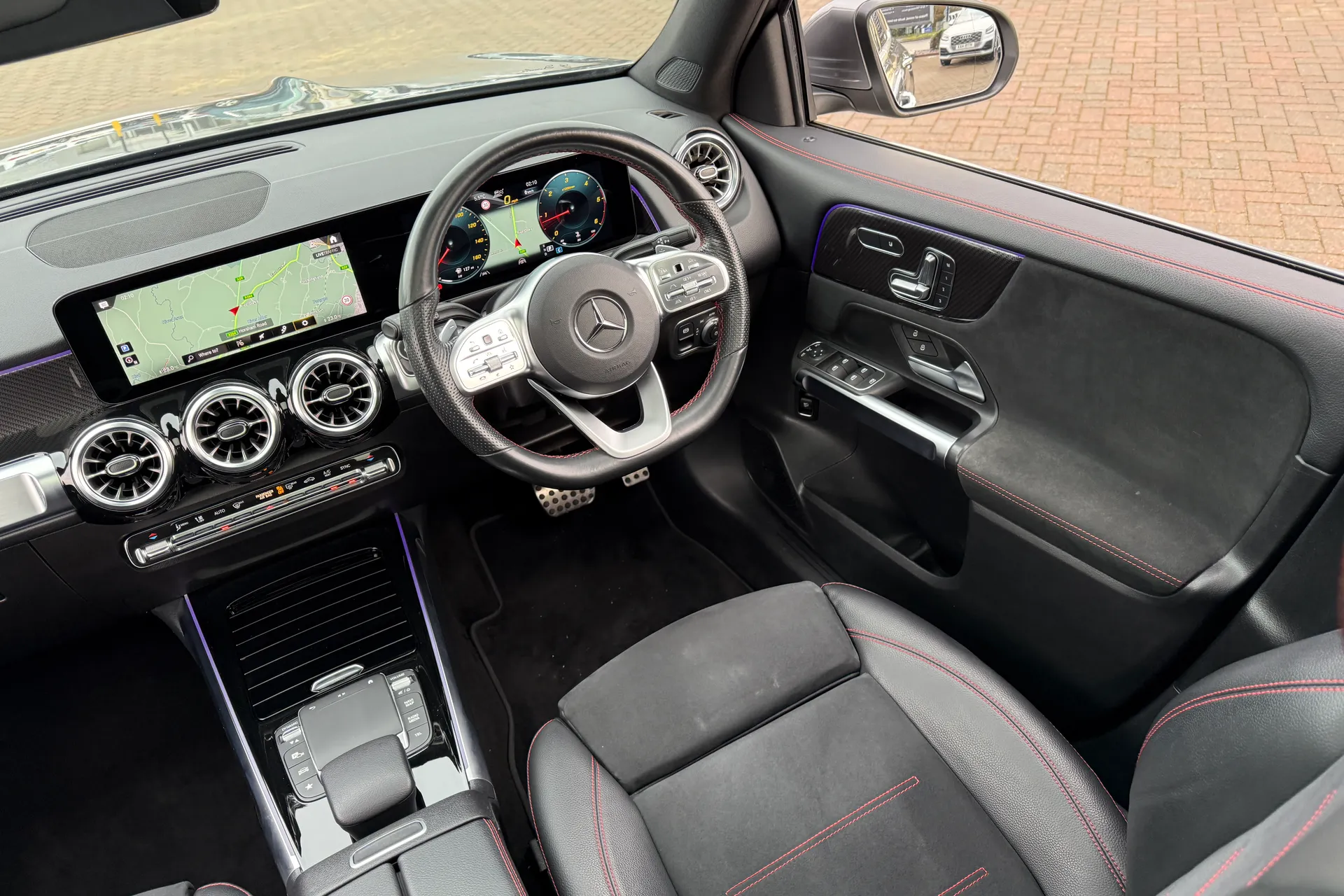 MERCEDES-BENZ GLB thumbnail image number 44