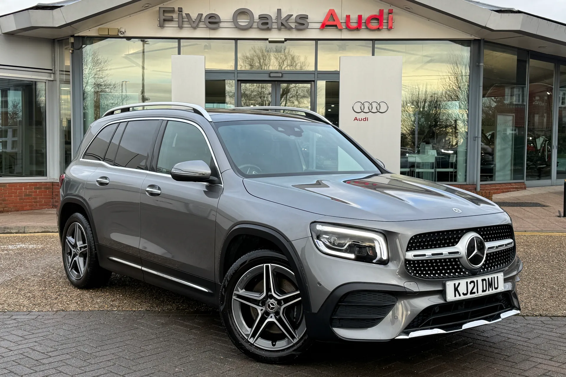 MERCEDES-BENZ GLB focused image