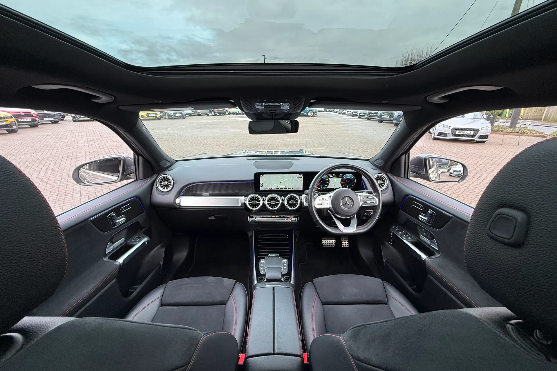 MERCEDES-BENZ GLB thumbnail image number 3