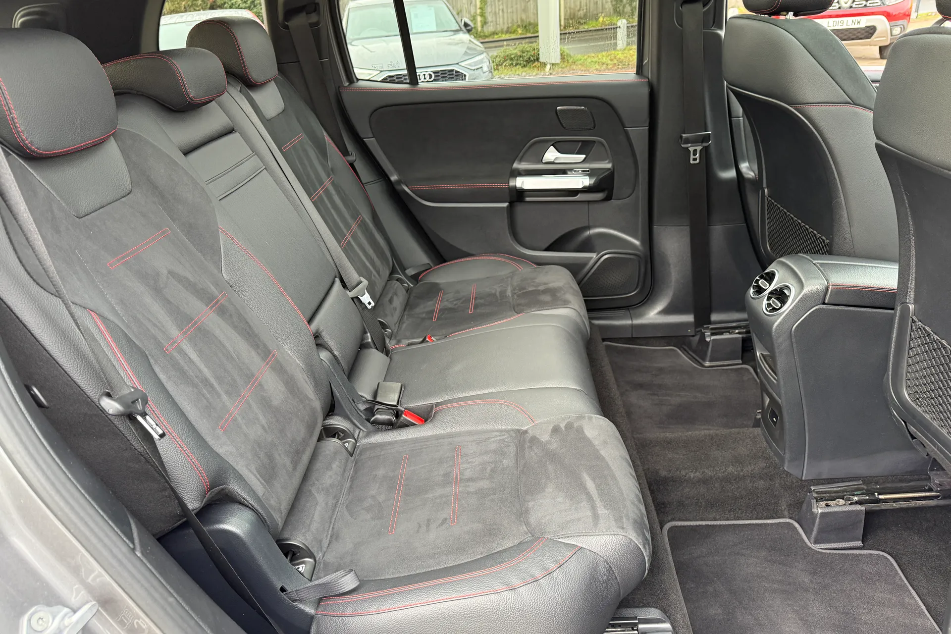 MERCEDES-BENZ GLB thumbnail image number 47