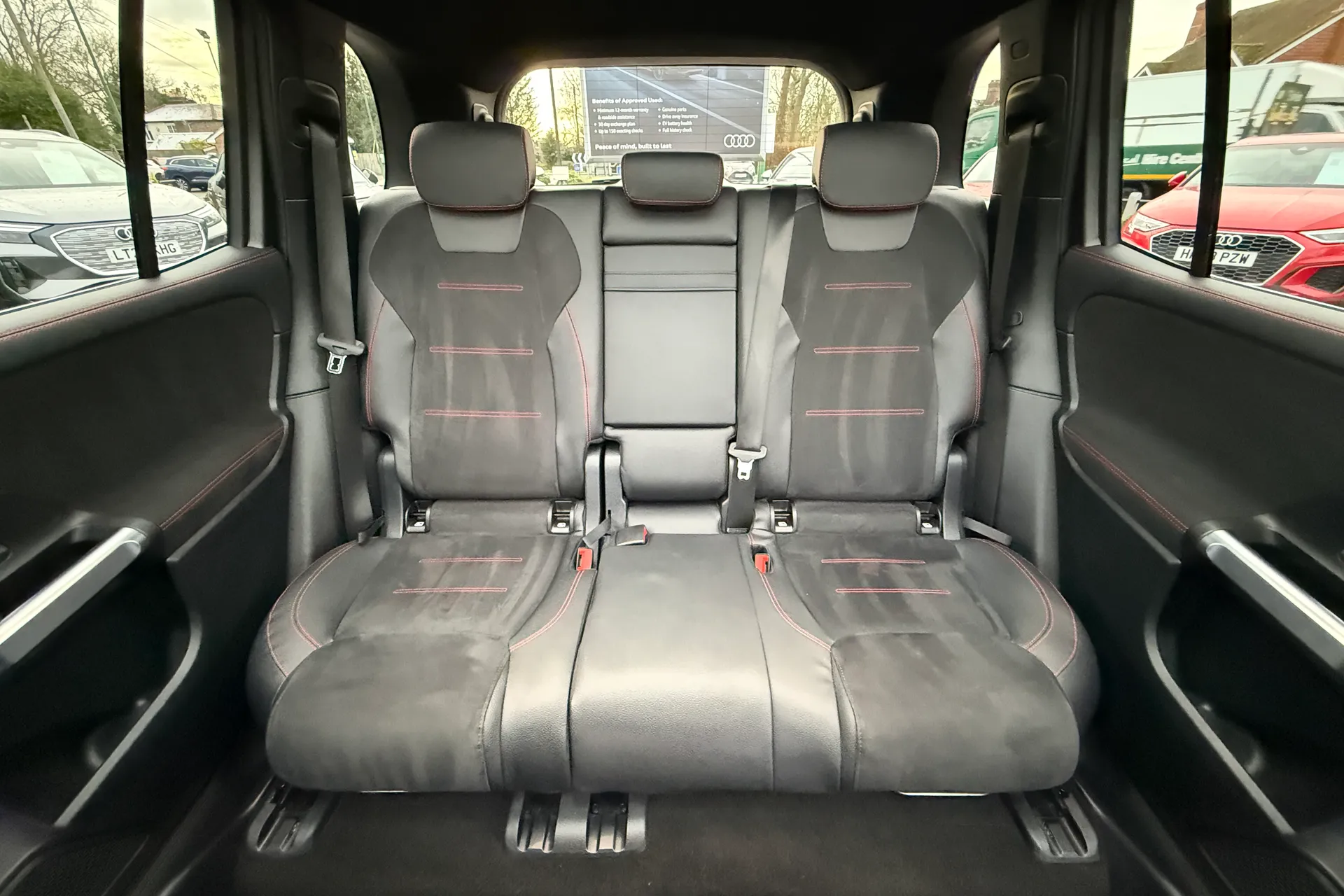 MERCEDES-BENZ GLB thumbnail image number 40