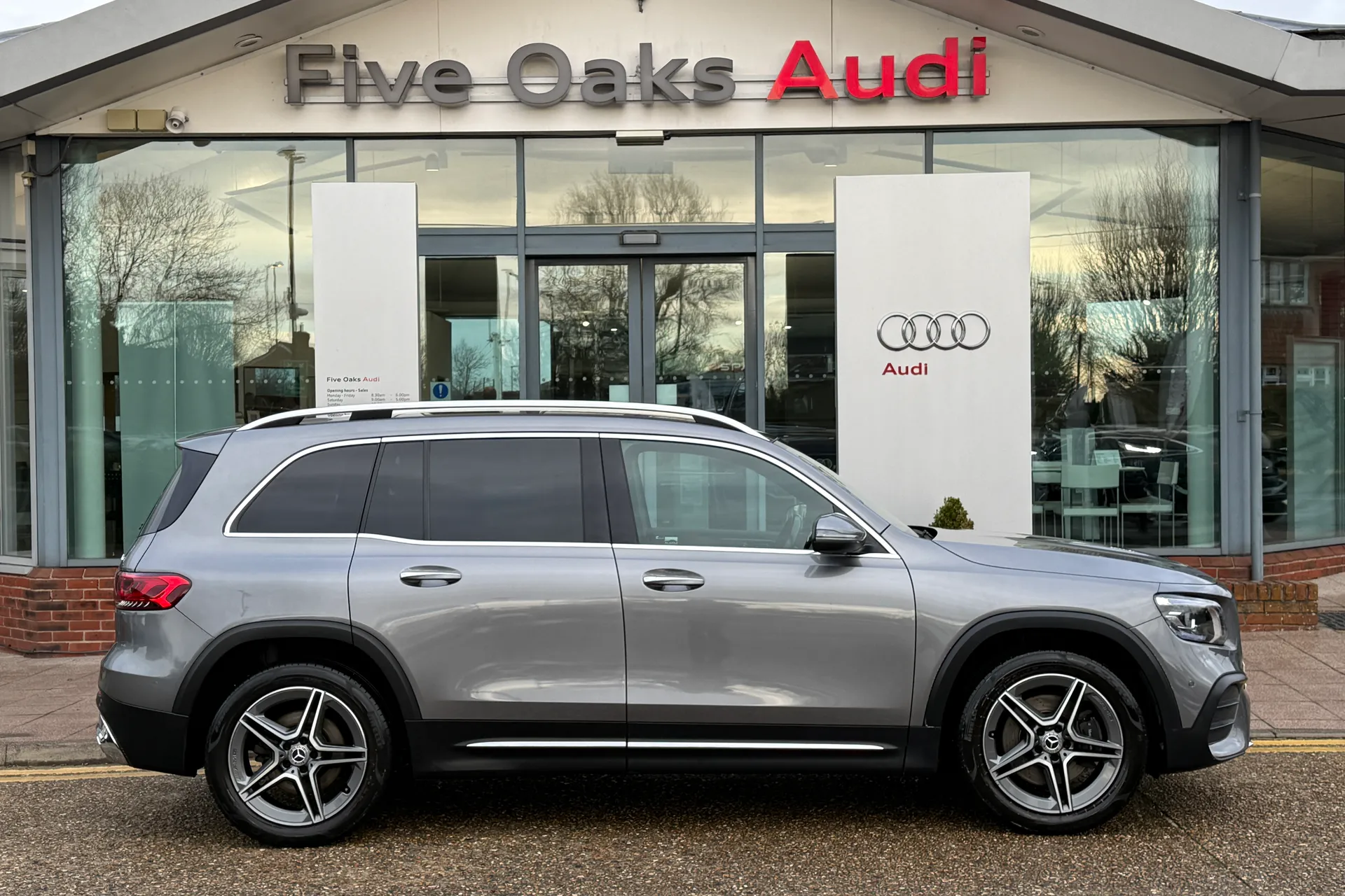 MERCEDES-BENZ GLB thumbnail image number 2