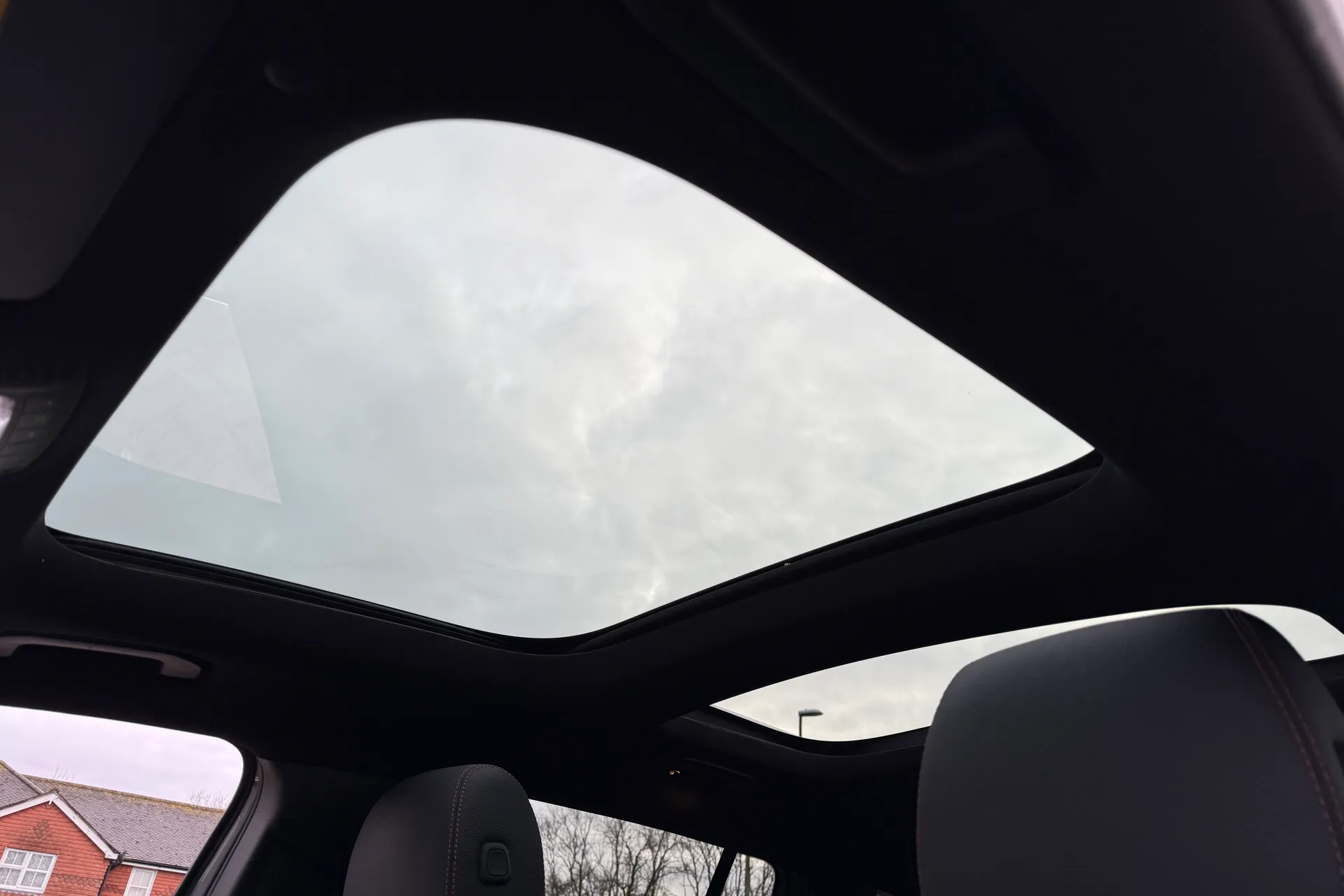 MERCEDES-BENZ GLB thumbnail image number 32