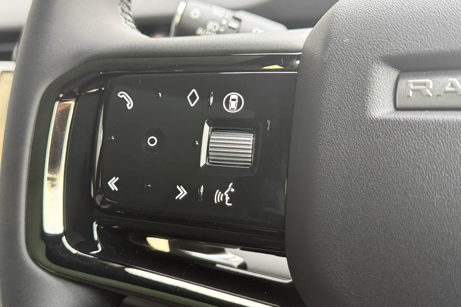 LAND ROVER RANGE ROVER EVOQUE thumbnail image number 30