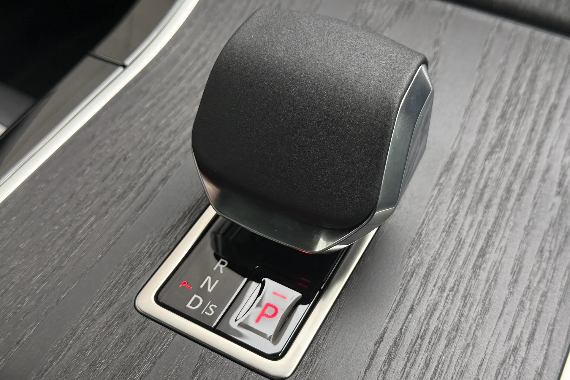 LAND ROVER RANGE ROVER EVOQUE thumbnail image number 32