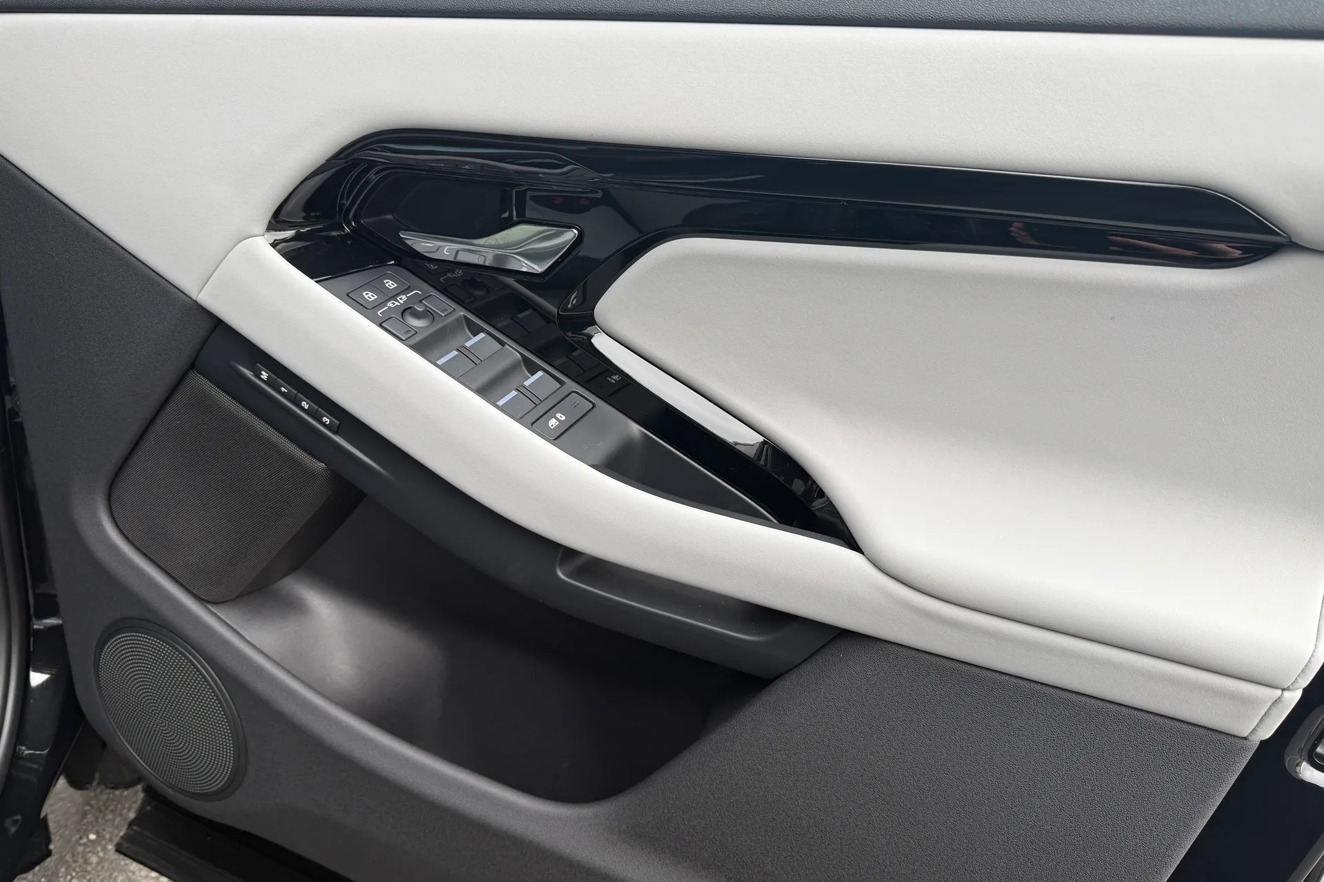 LAND ROVER RANGE ROVER EVOQUE thumbnail image number 42