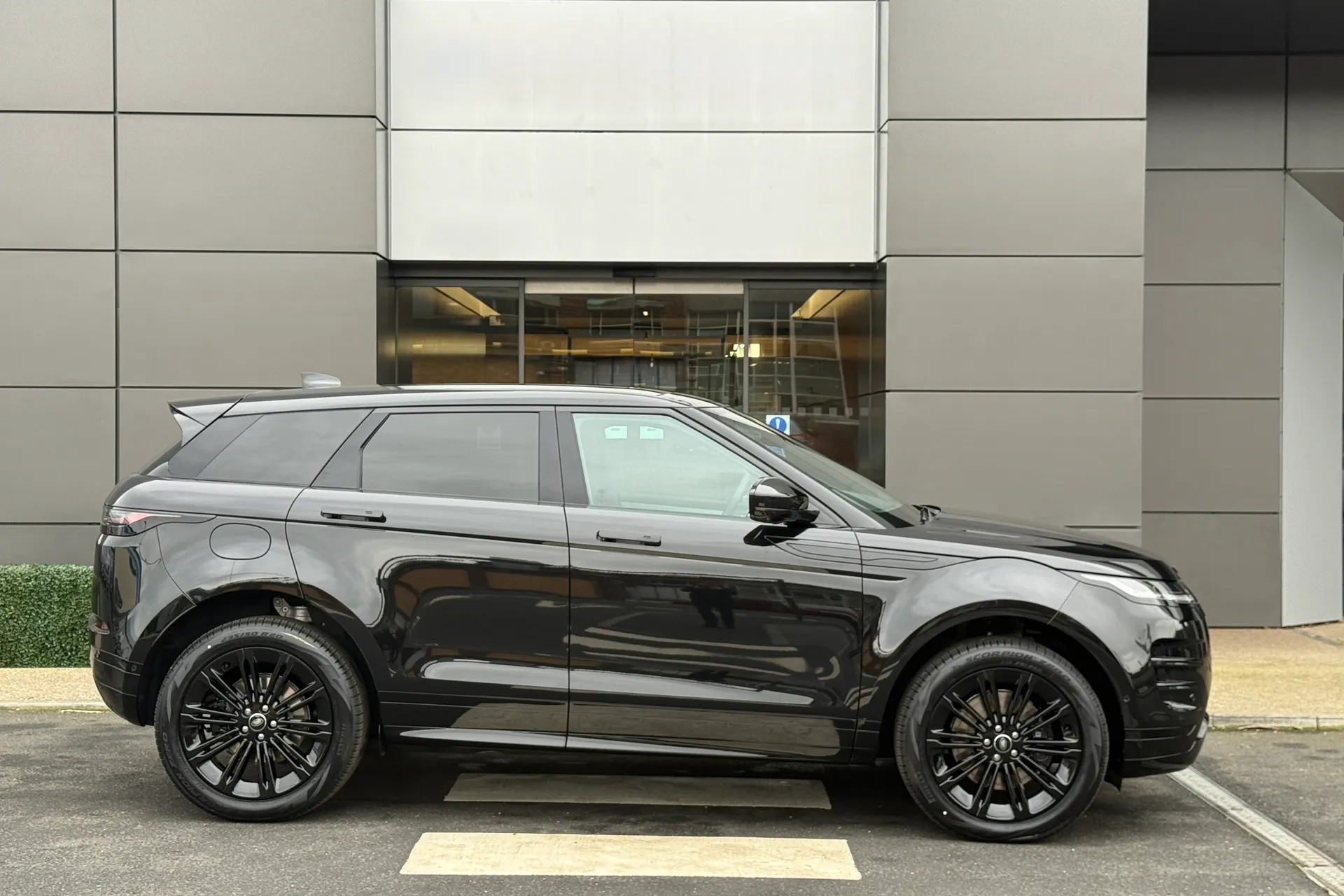 LAND ROVER RANGE ROVER EVOQUE thumbnail image number 2