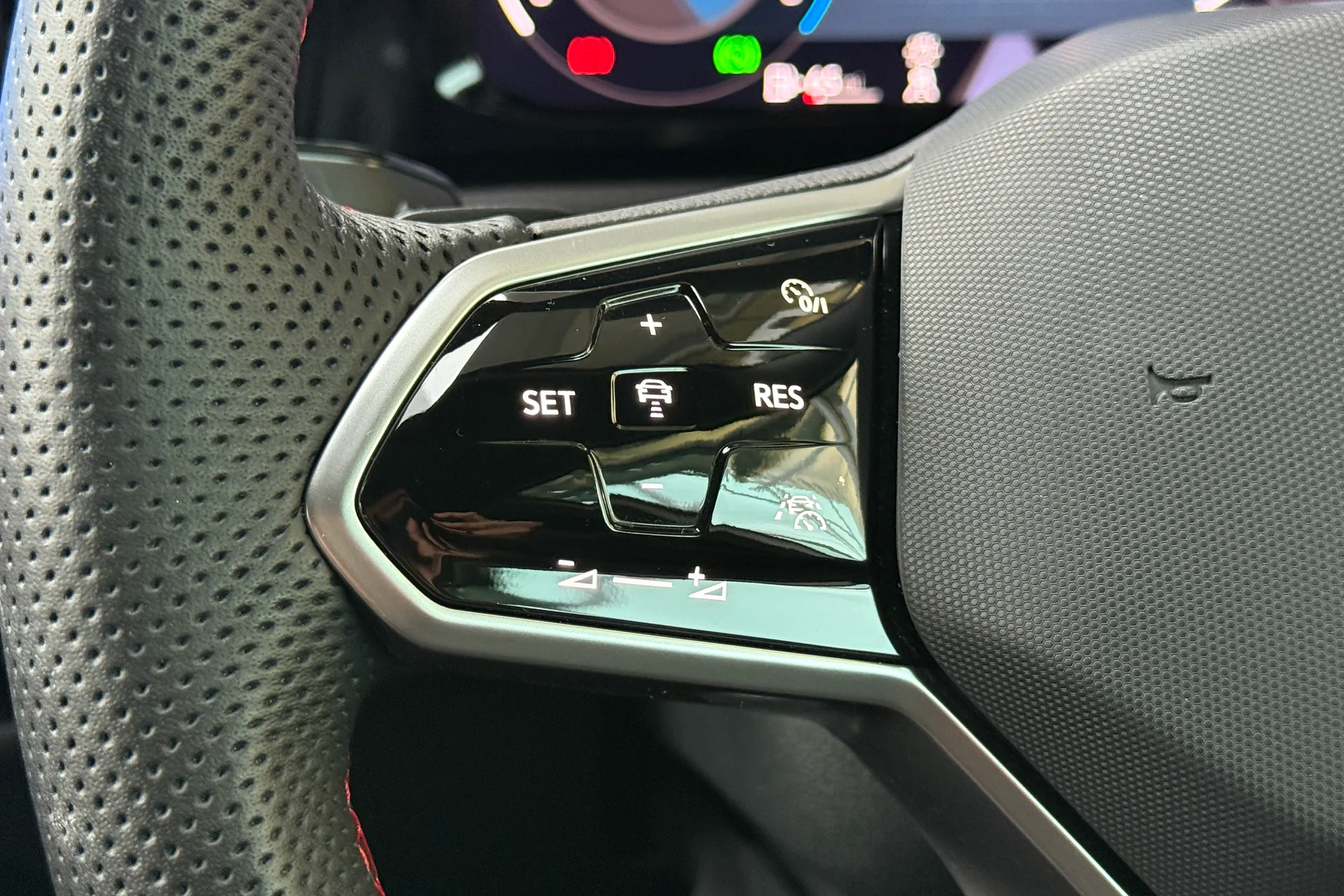 VOLKSWAGEN GOLF thumbnail image number 12