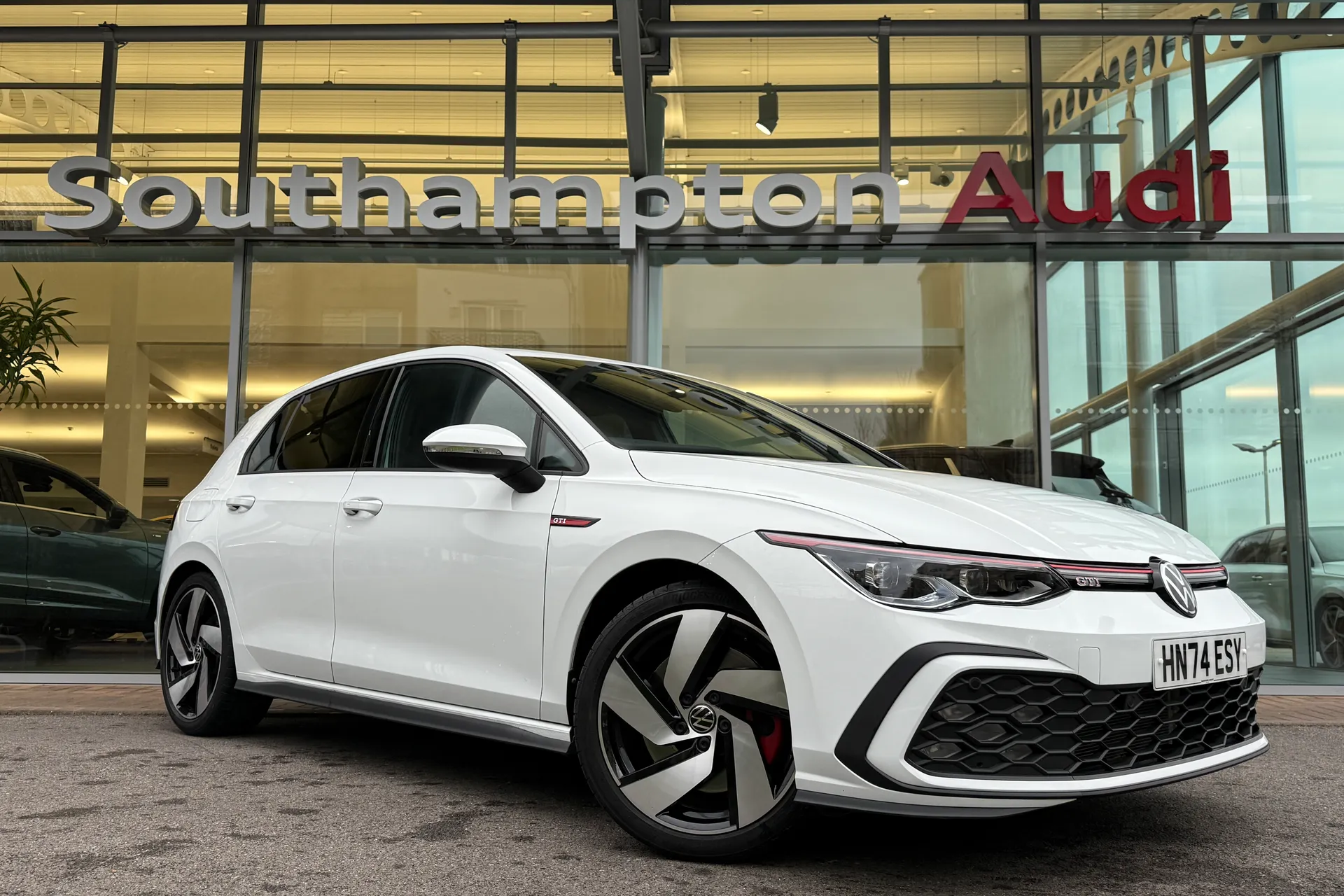 VOLKSWAGEN GOLF focused image