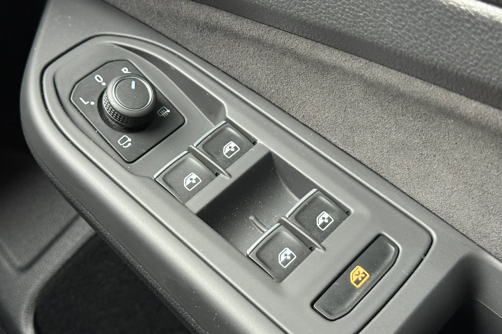 VOLKSWAGEN GOLF thumbnail image number 19