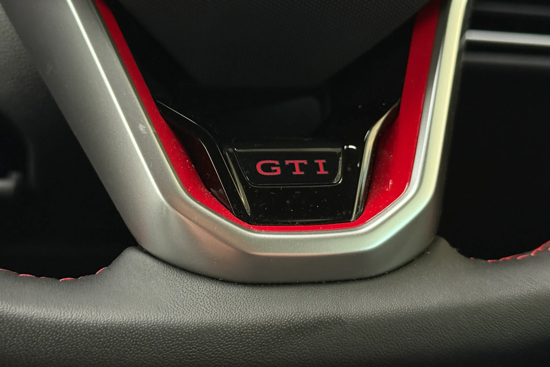 VOLKSWAGEN GOLF thumbnail image number 15