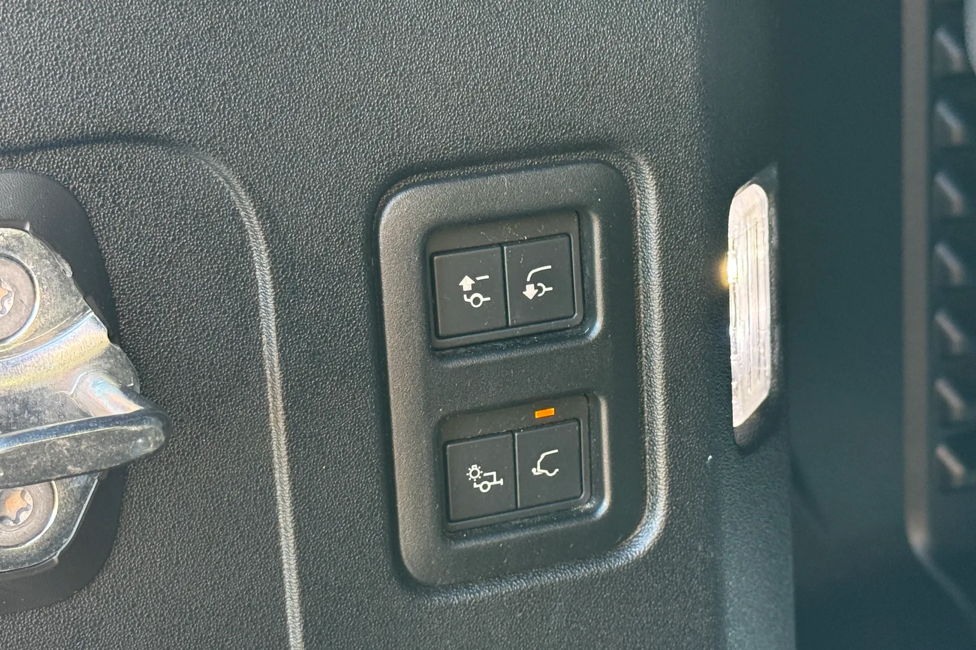 LAND ROVER DEFENDER thumbnail image number 42