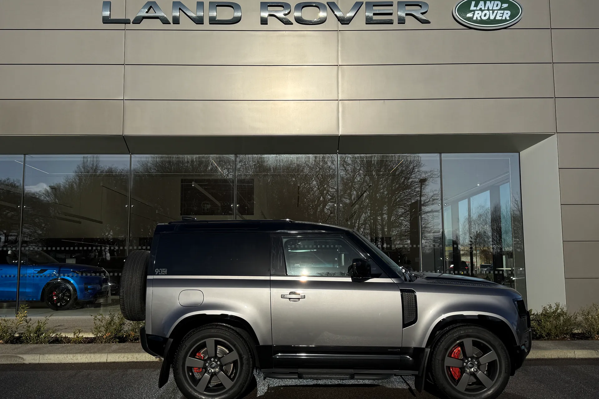 LAND ROVER DEFENDER thumbnail image number 2