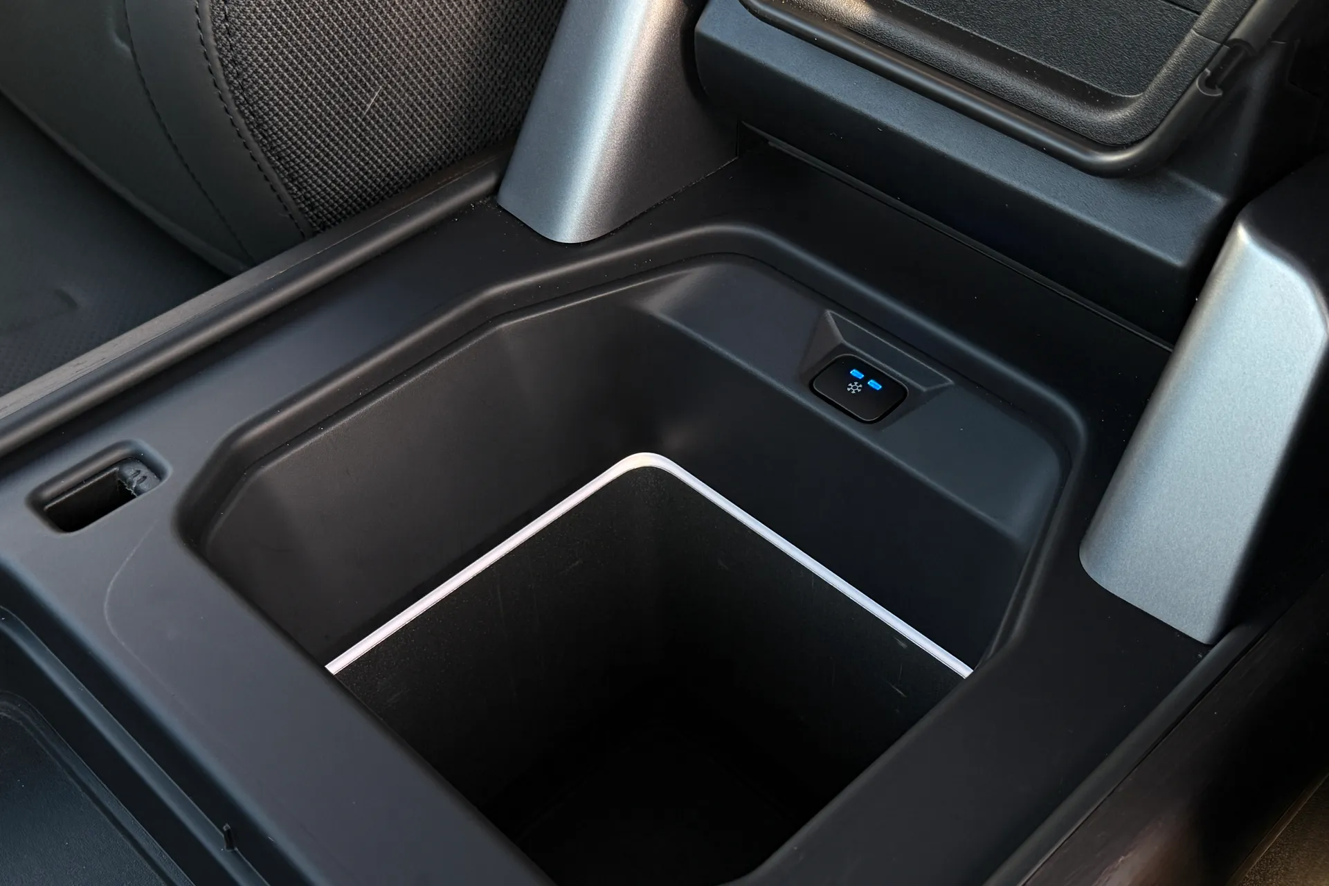 LAND ROVER DEFENDER thumbnail image number 22