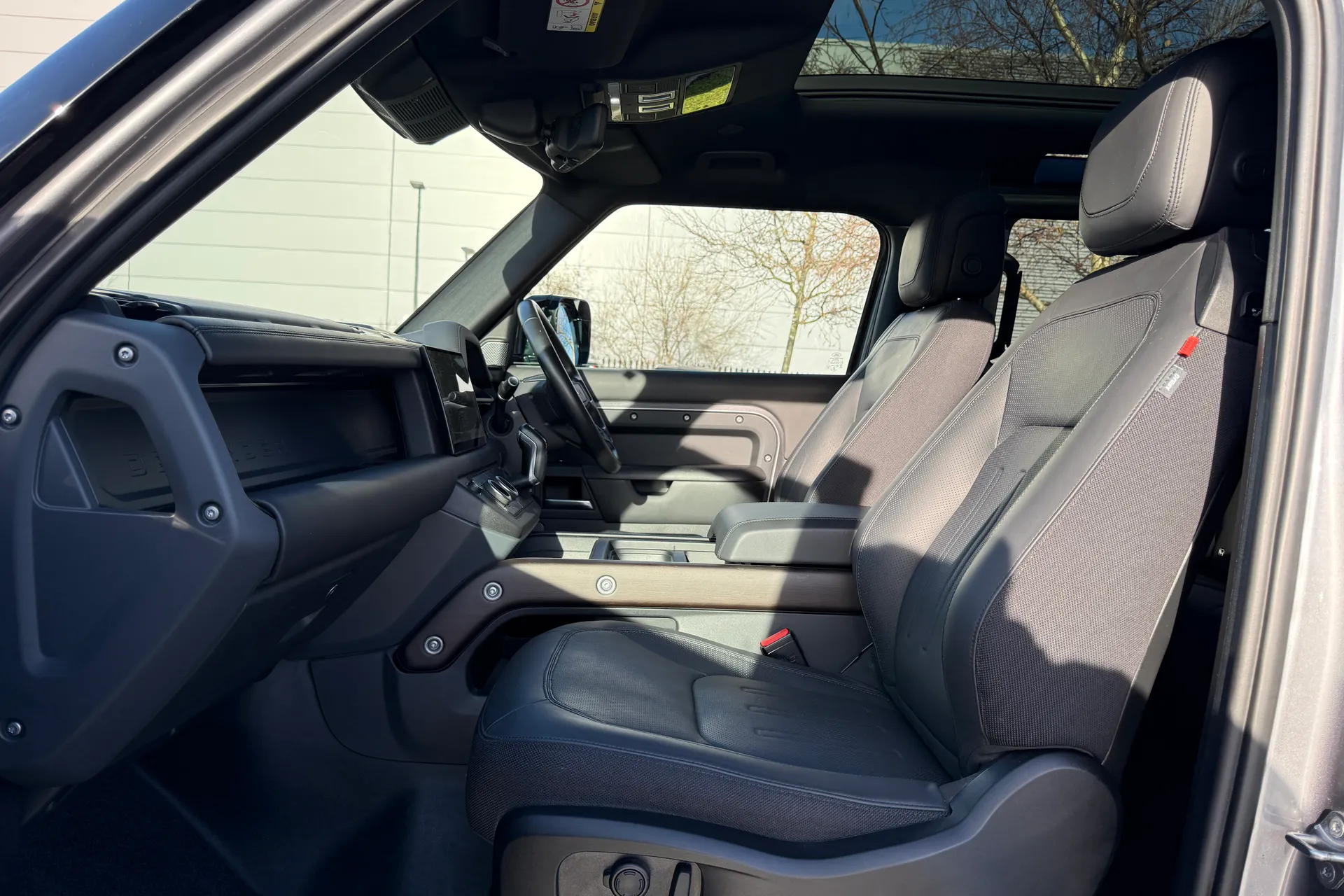 LAND ROVER DEFENDER thumbnail image number 51