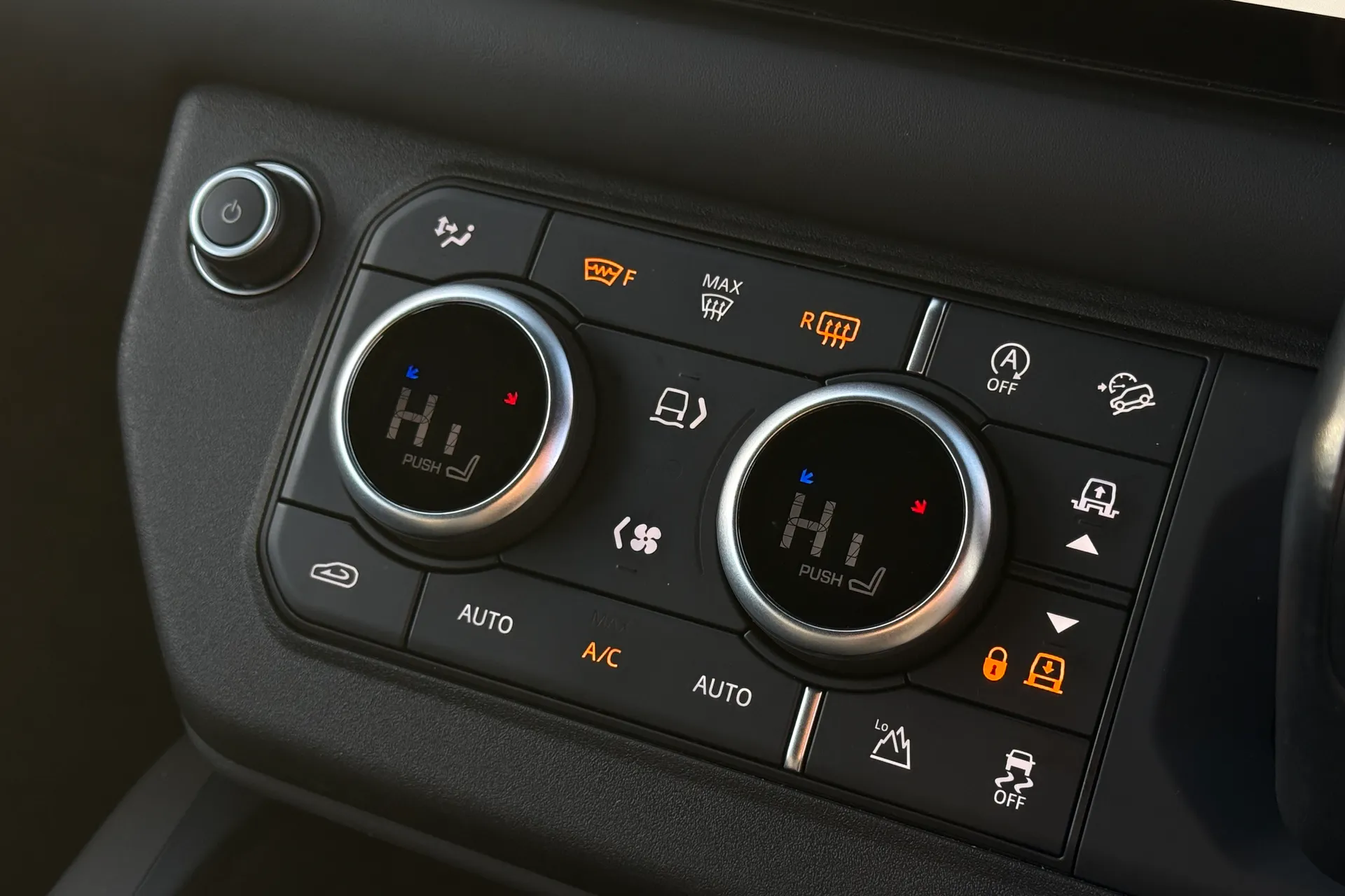 LAND ROVER DEFENDER thumbnail image number 32