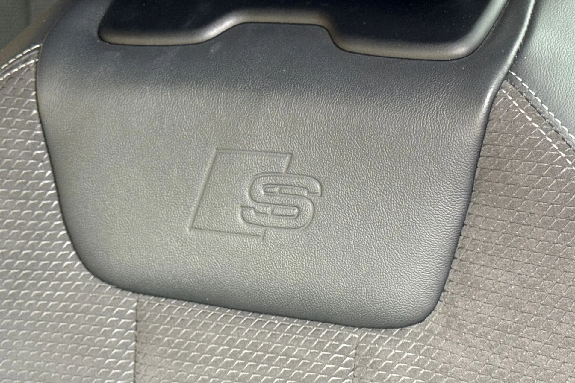 Audi A4 thumbnail image number 55