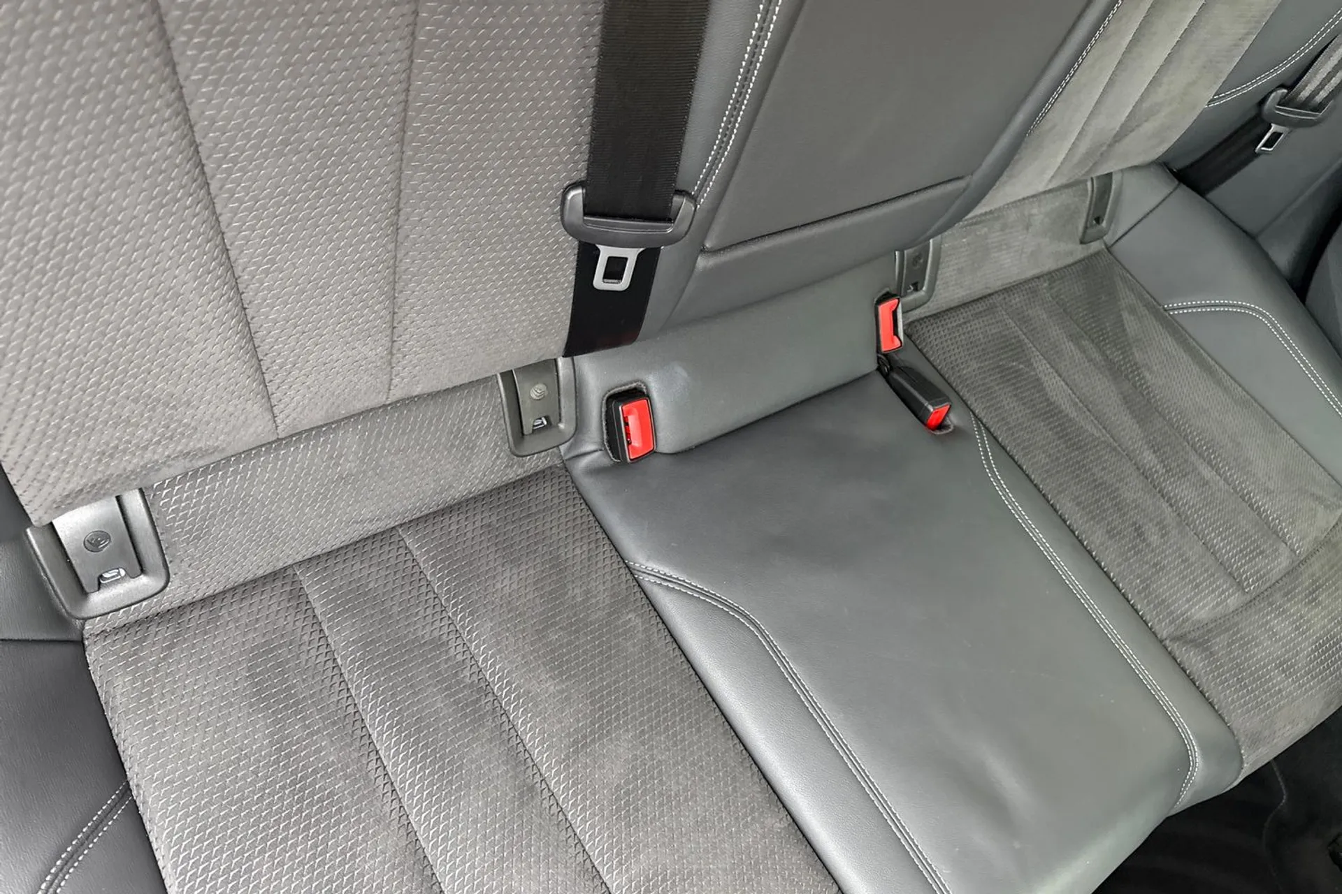 Audi A4 thumbnail image number 26