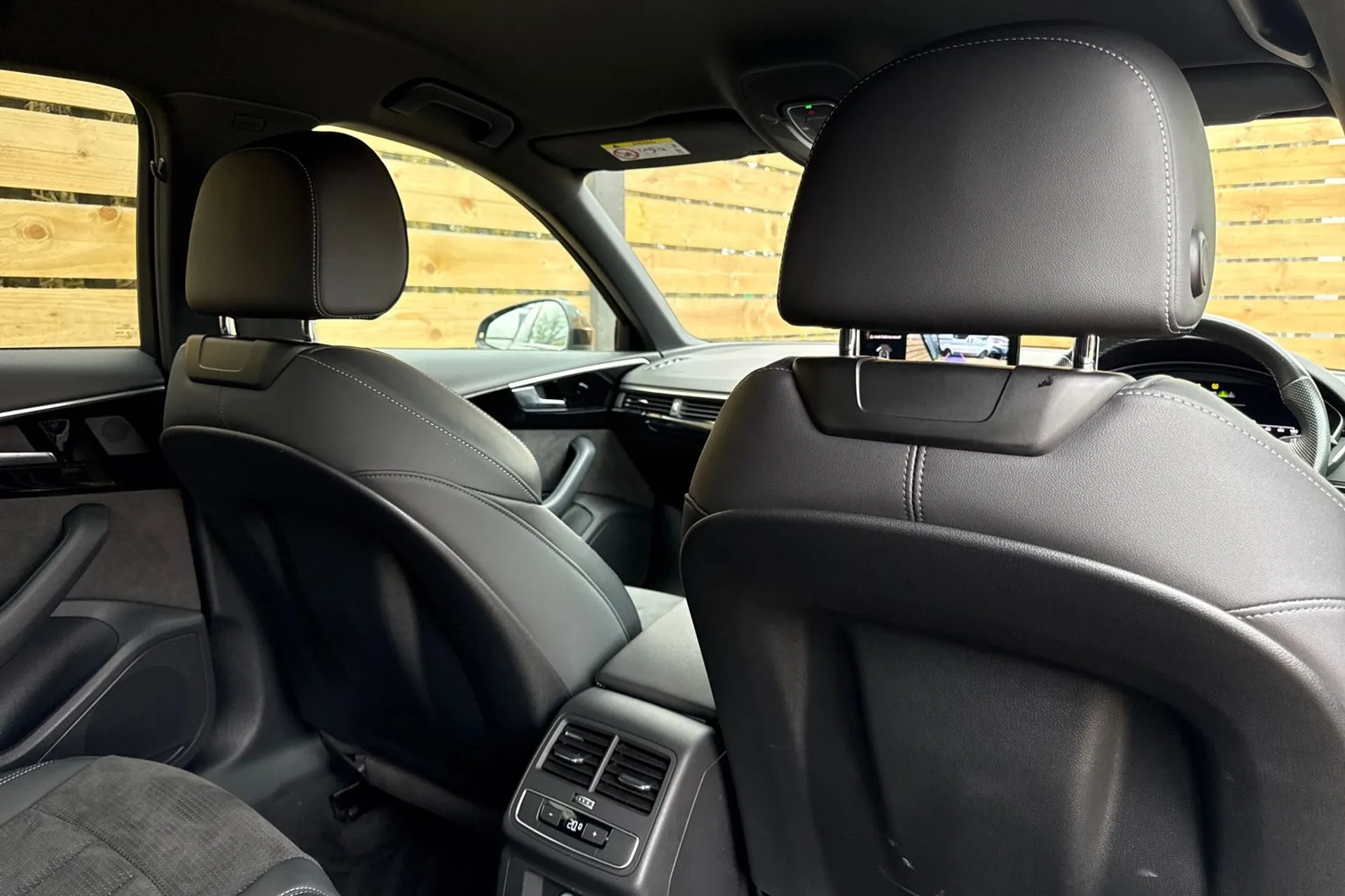 Audi A4 thumbnail image number 25