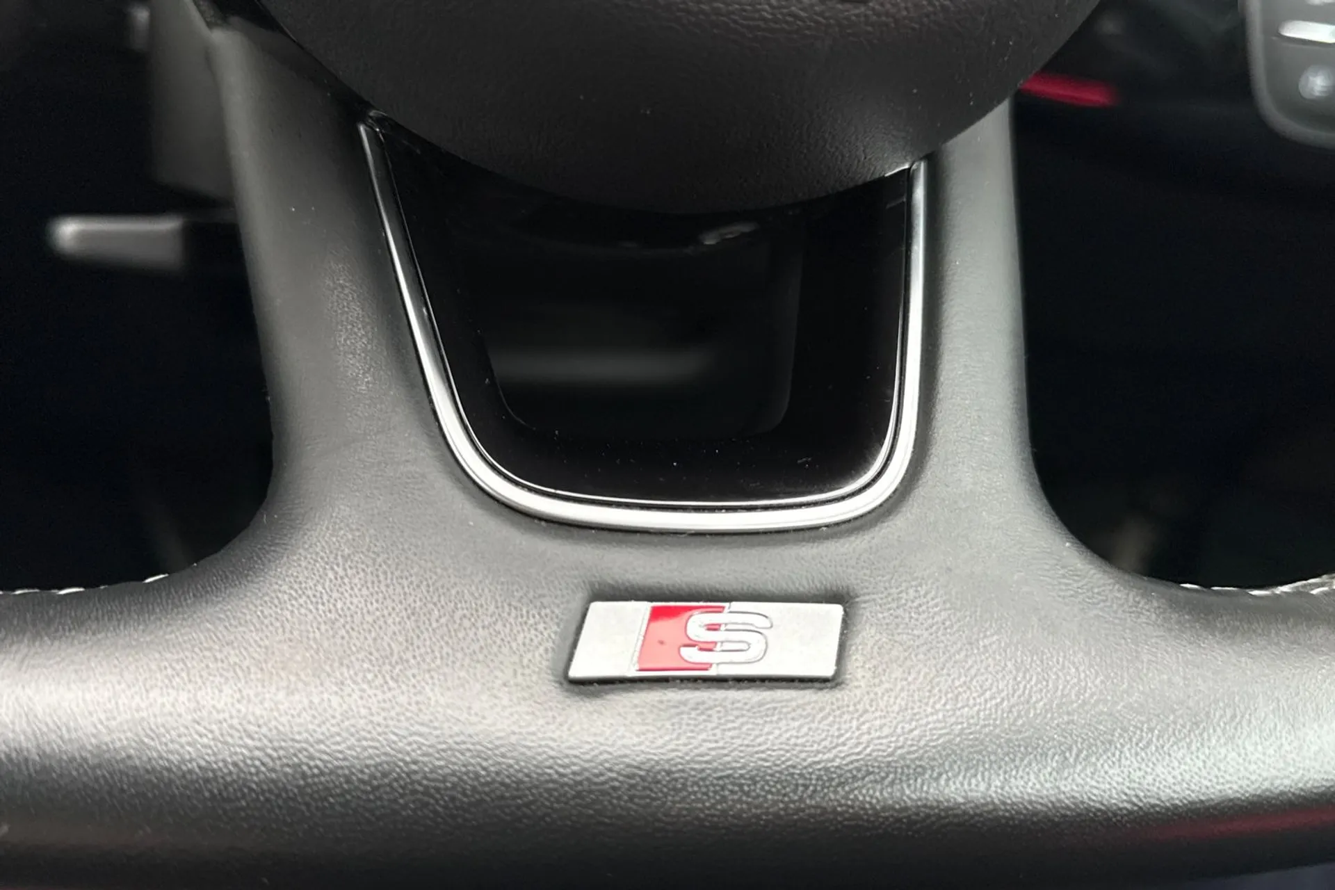 Audi A4 thumbnail image number 57