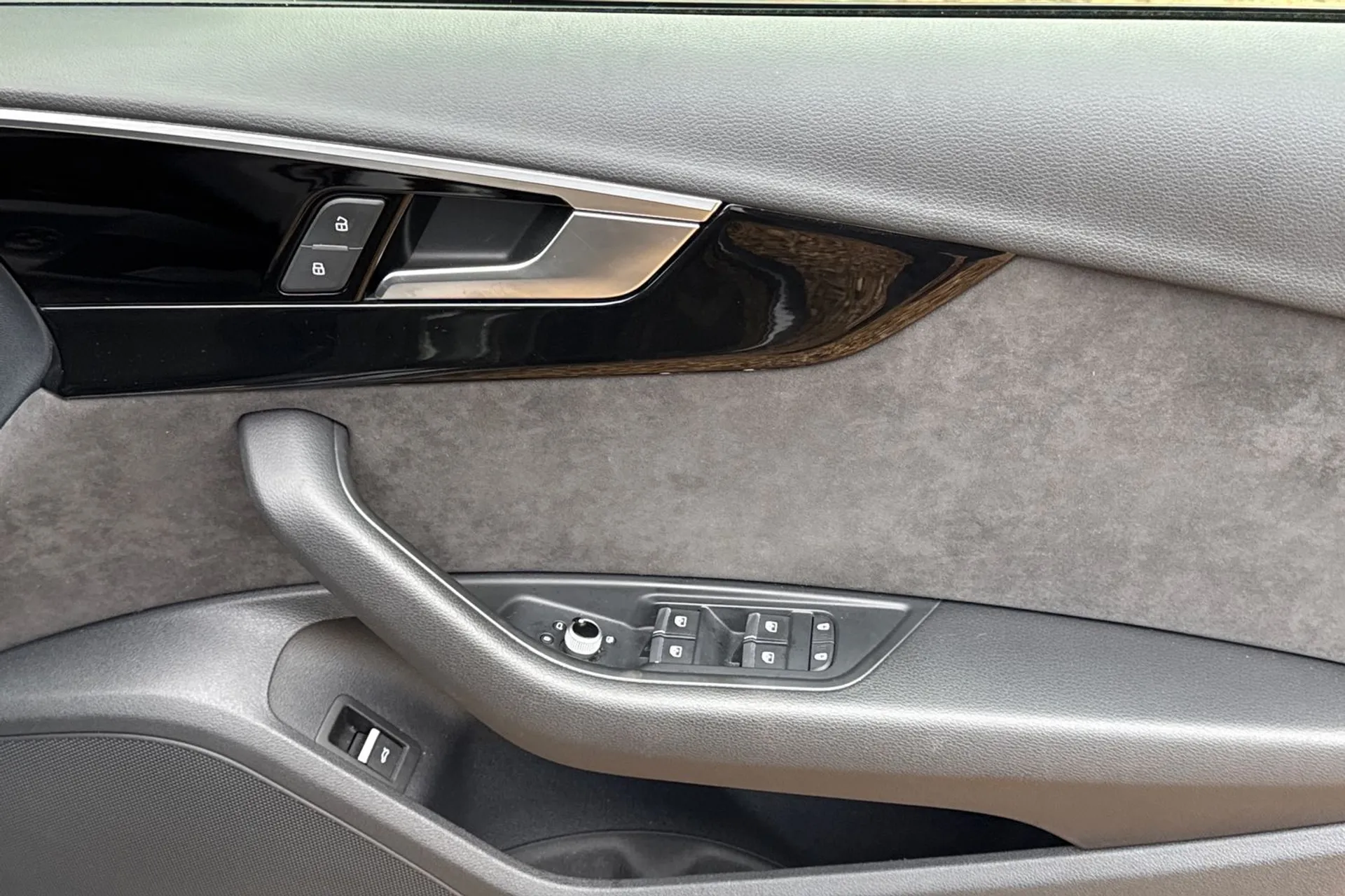 Audi A4 thumbnail image number 41