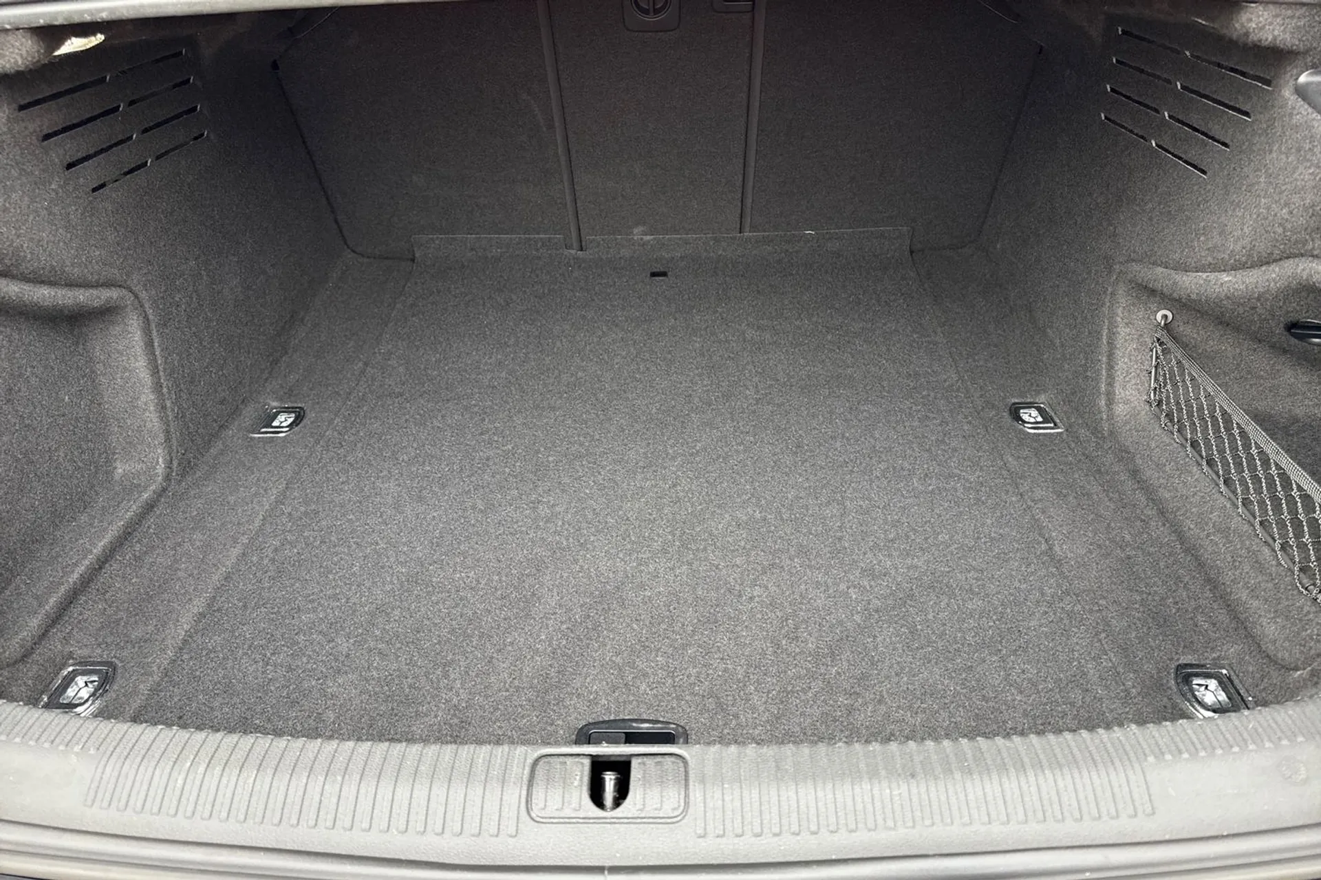 Audi A4 thumbnail image number 23