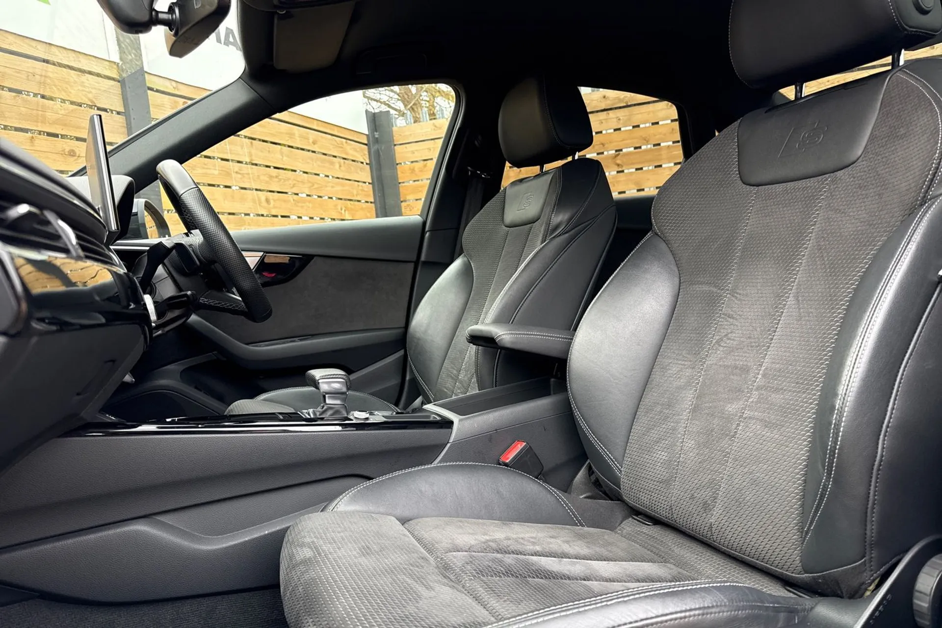 Audi A4 thumbnail image number 30