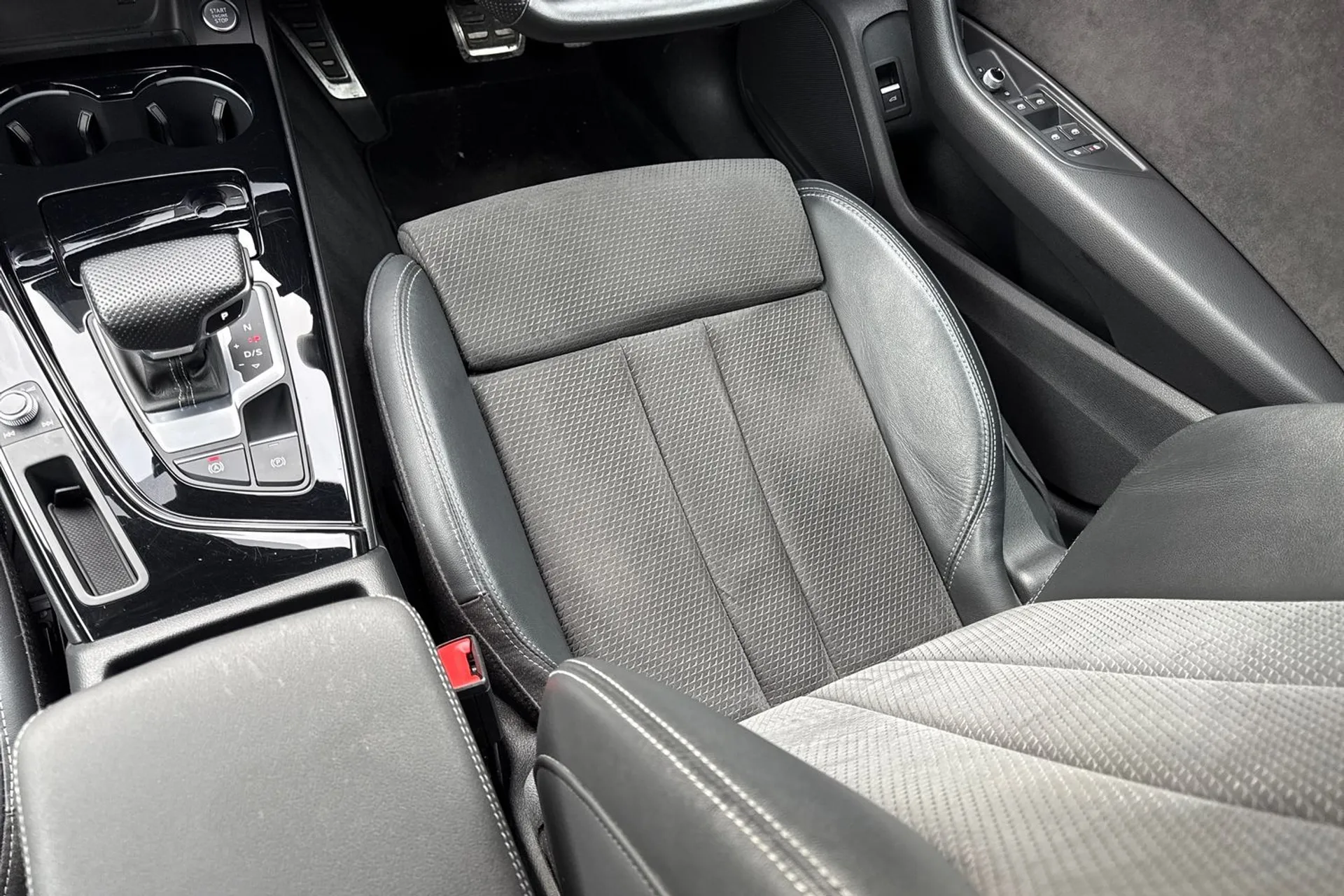 Audi A4 thumbnail image number 34