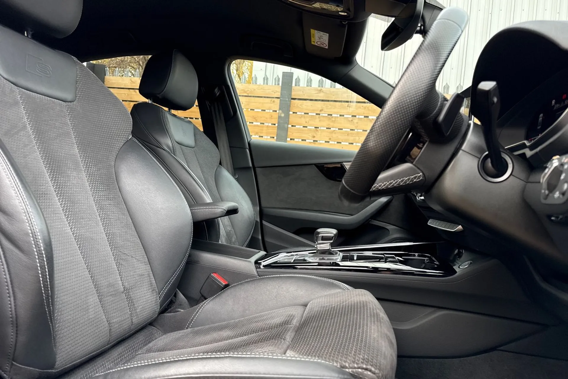 Audi A4 thumbnail image number 27