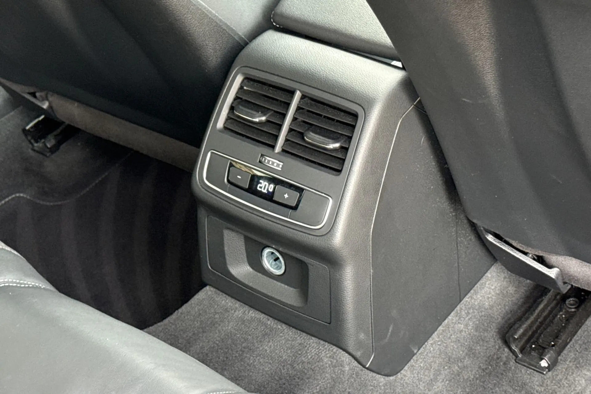 Audi A4 thumbnail image number 49