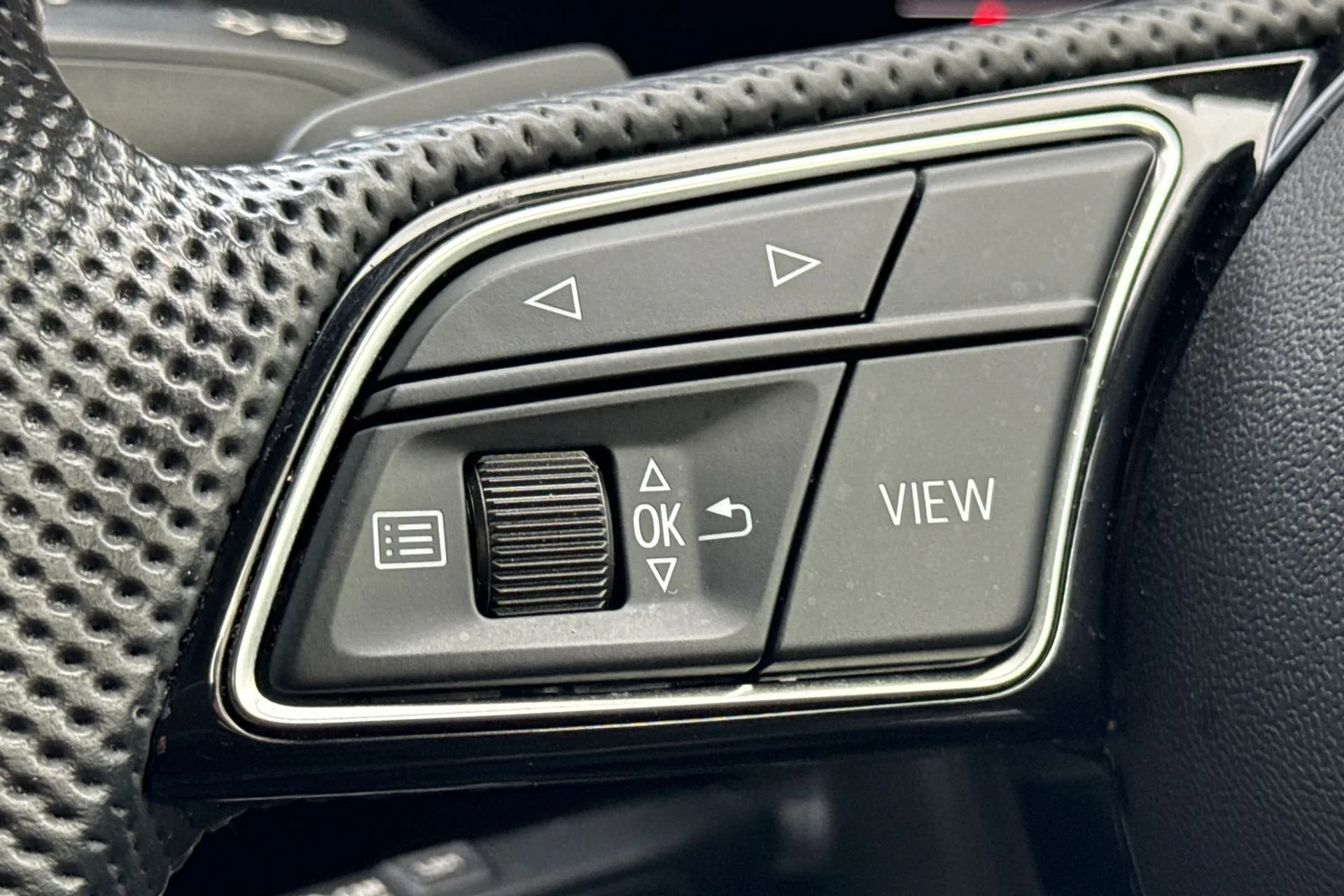 Audi A4 thumbnail image number 38