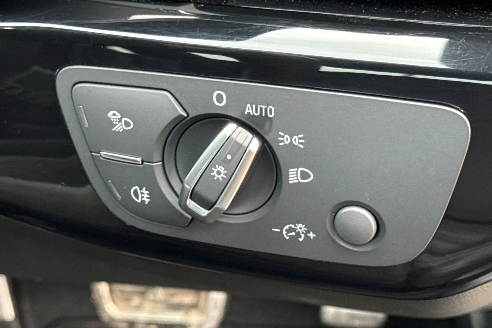 Audi A4 thumbnail image number 46