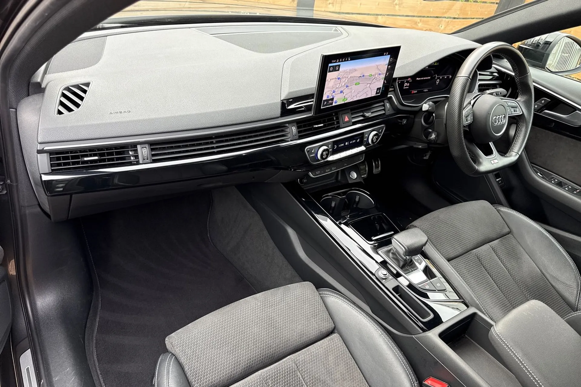 Audi A4 thumbnail image number 29