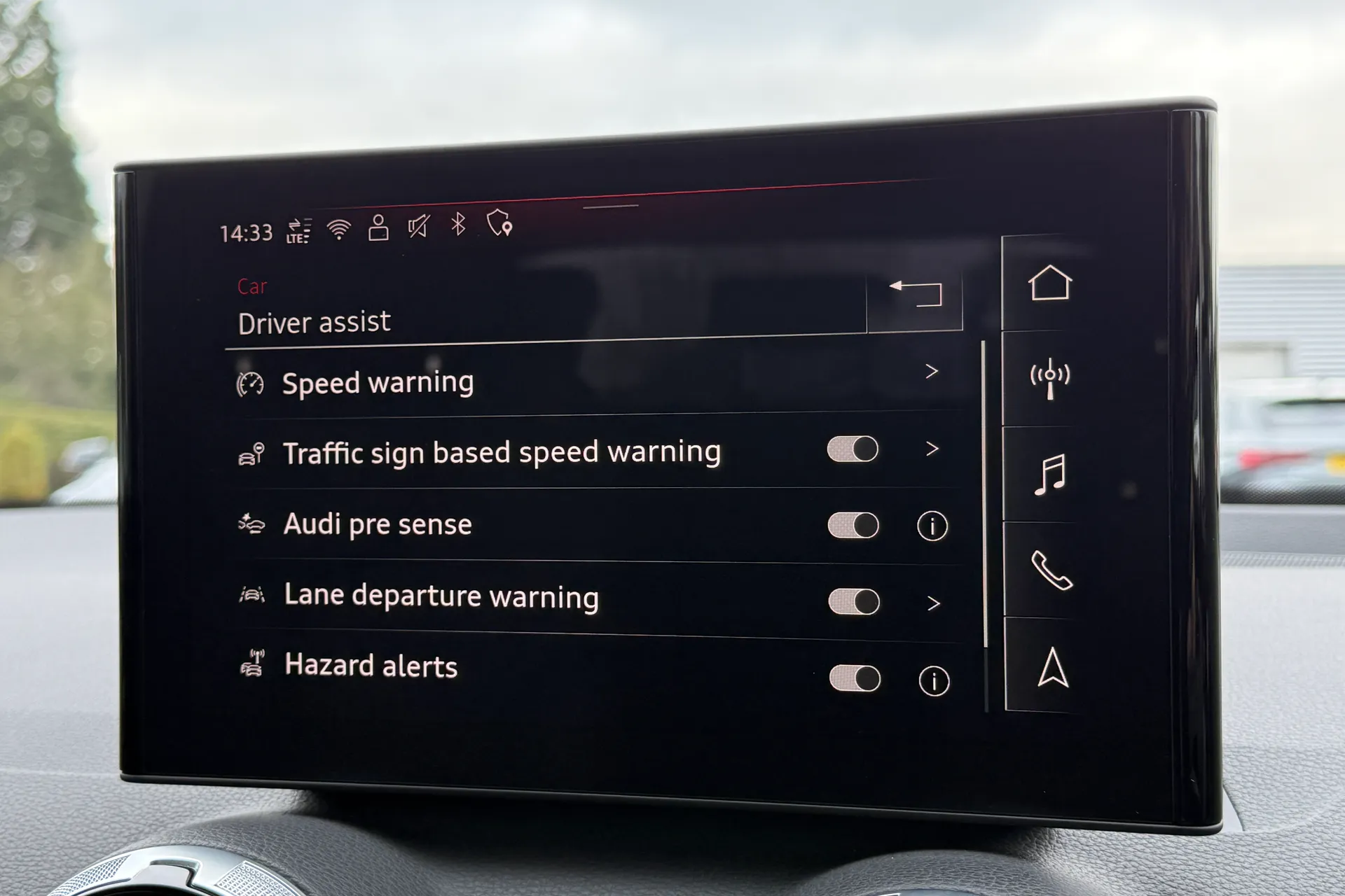 Audi Q2 thumbnail image number 9