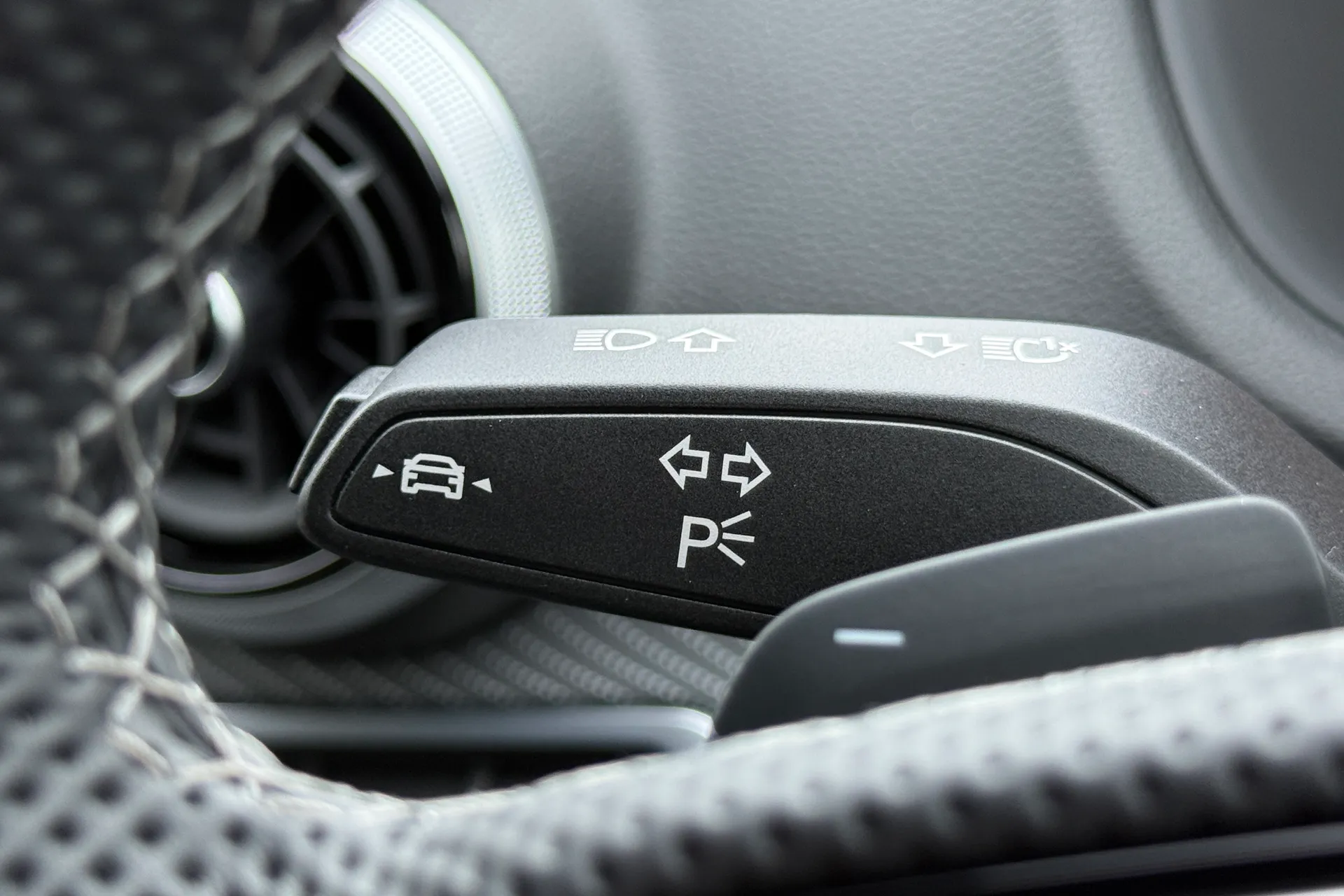 Audi Q2 thumbnail image number 16