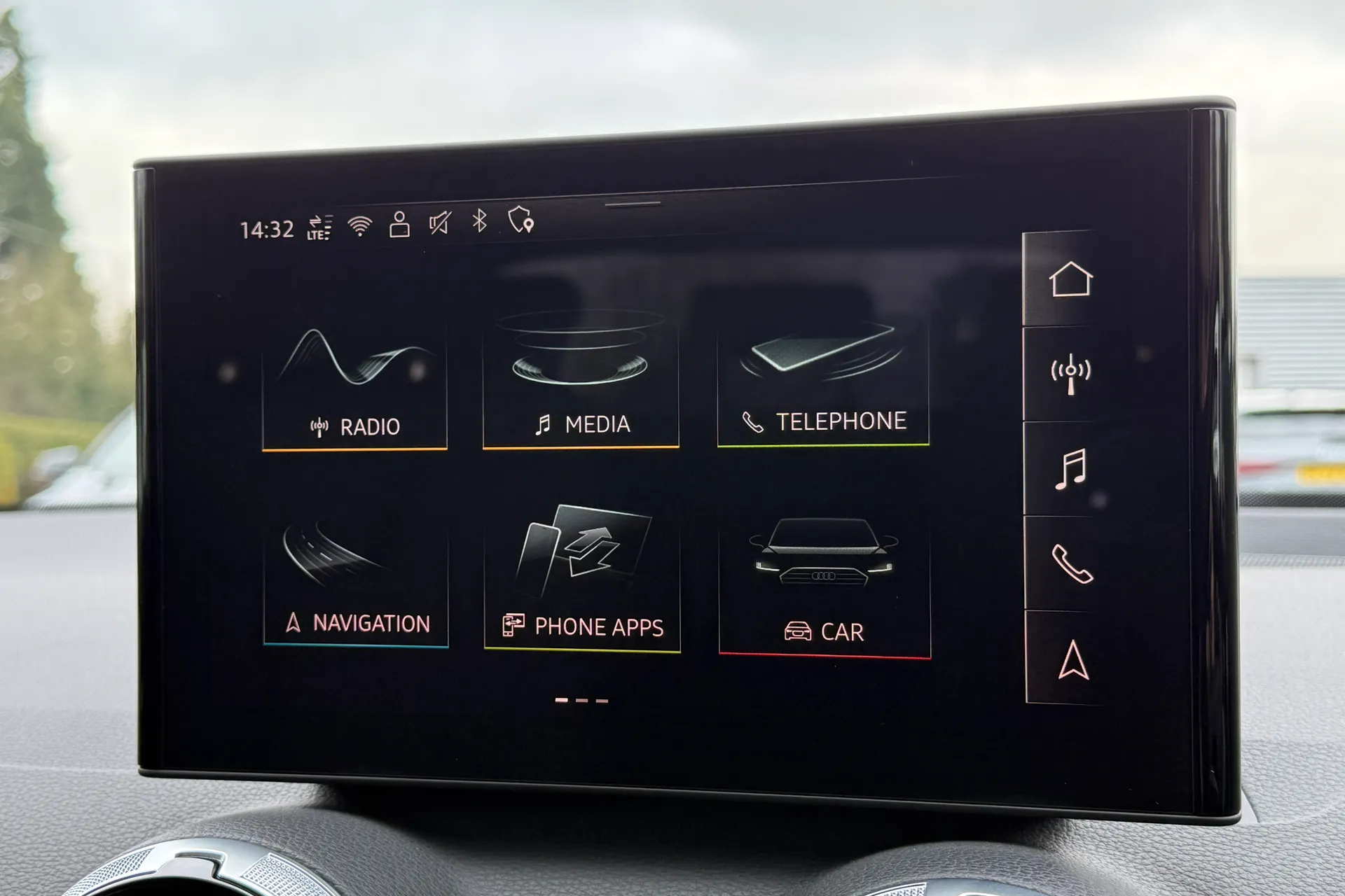 Audi Q2 thumbnail image number 12