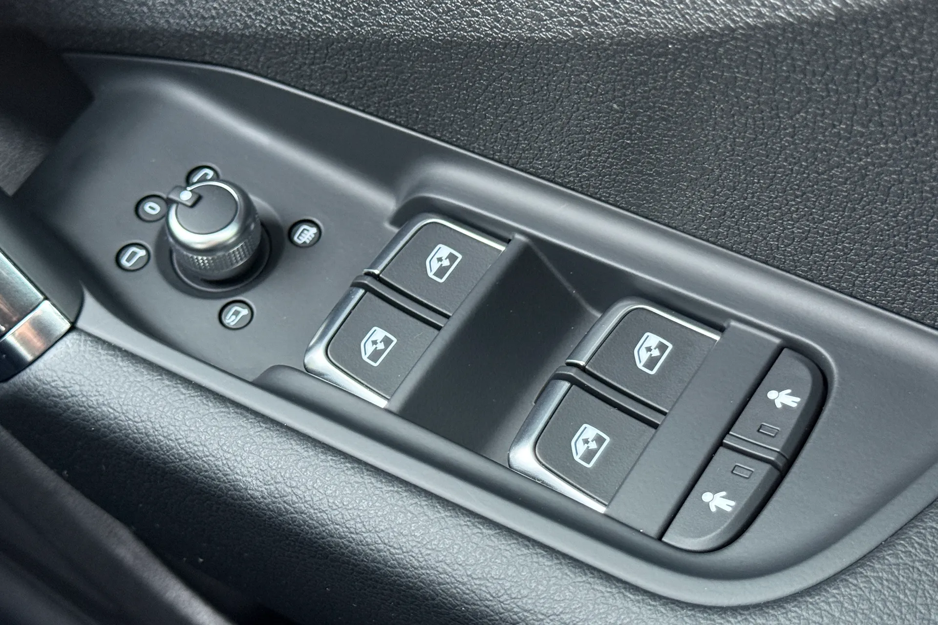 Audi Q2 thumbnail image number 17