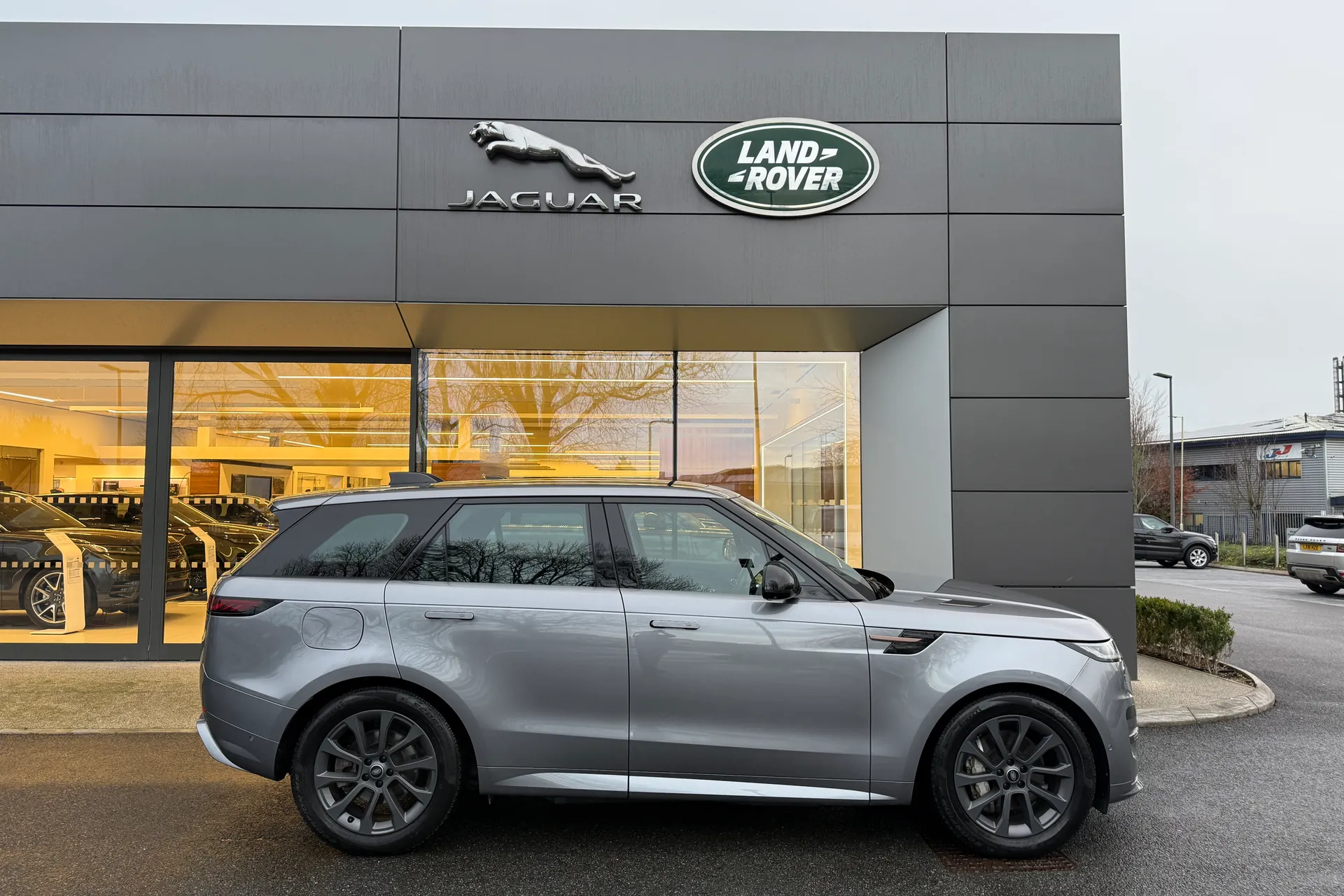 LAND ROVER RANGE ROVER SPORT thumbnail image number 2