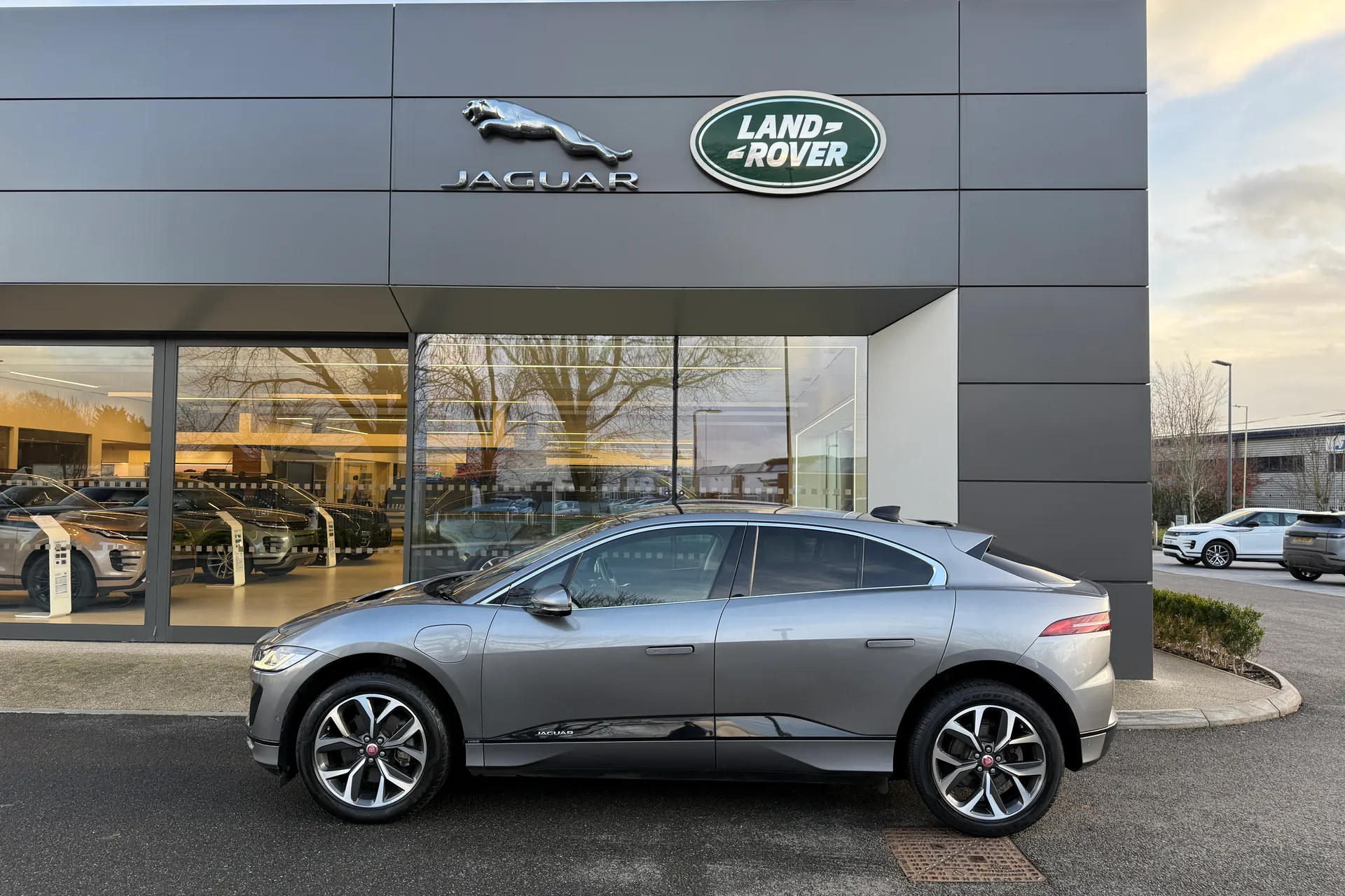 Jaguar I-PACE thumbnail image number 25