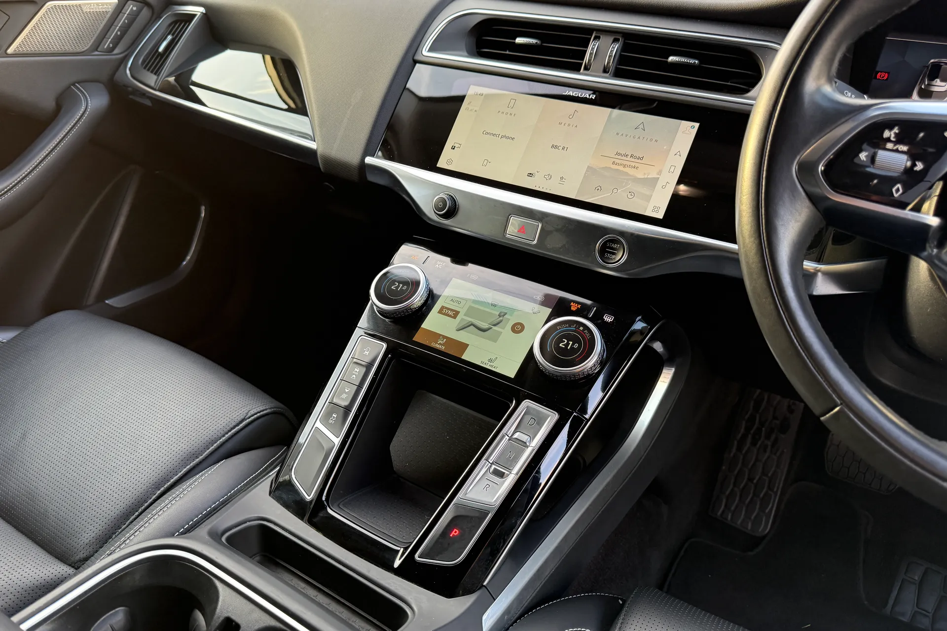 Jaguar I-PACE thumbnail image number 18