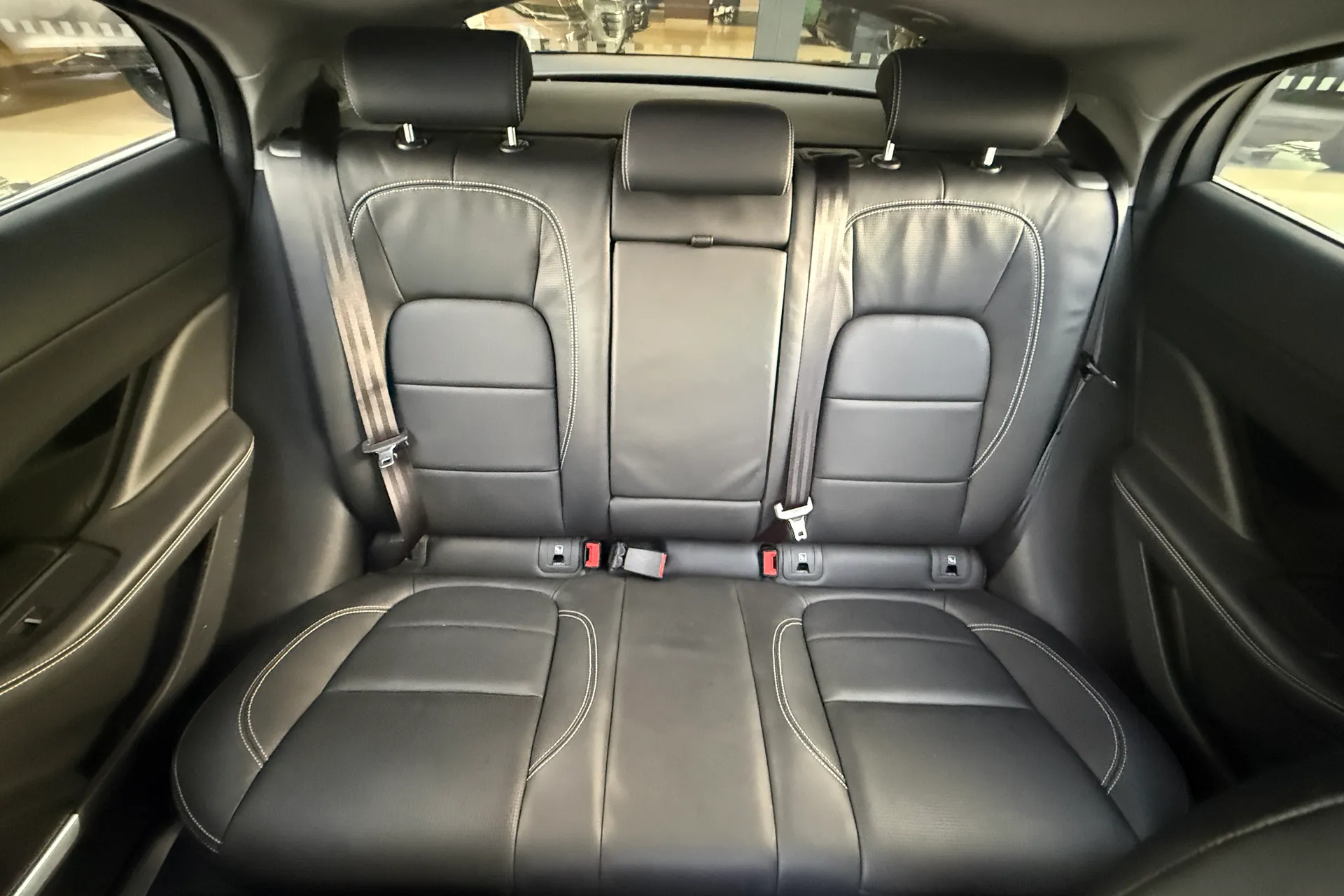 Jaguar I-PACE thumbnail image number 11