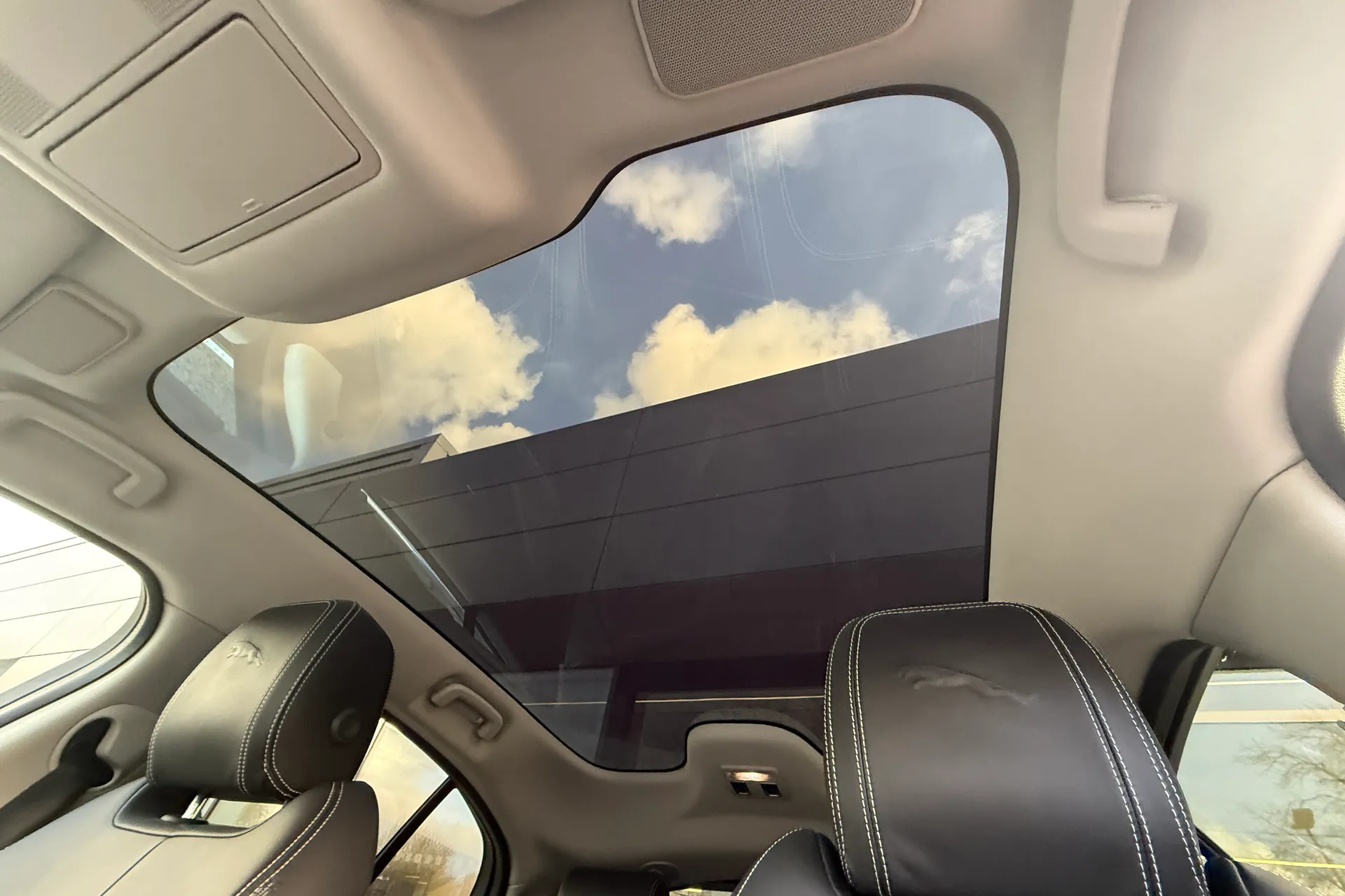 Jaguar I-PACE thumbnail image number 5