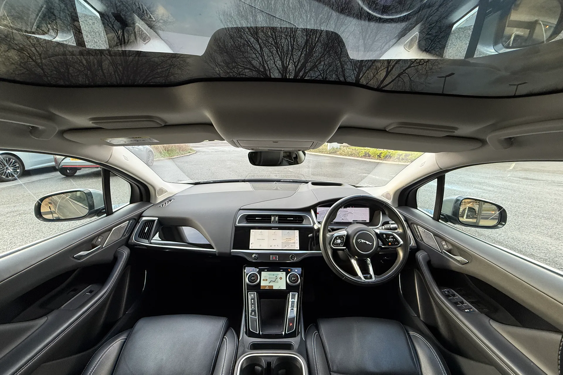 Jaguar I-PACE thumbnail image number 3