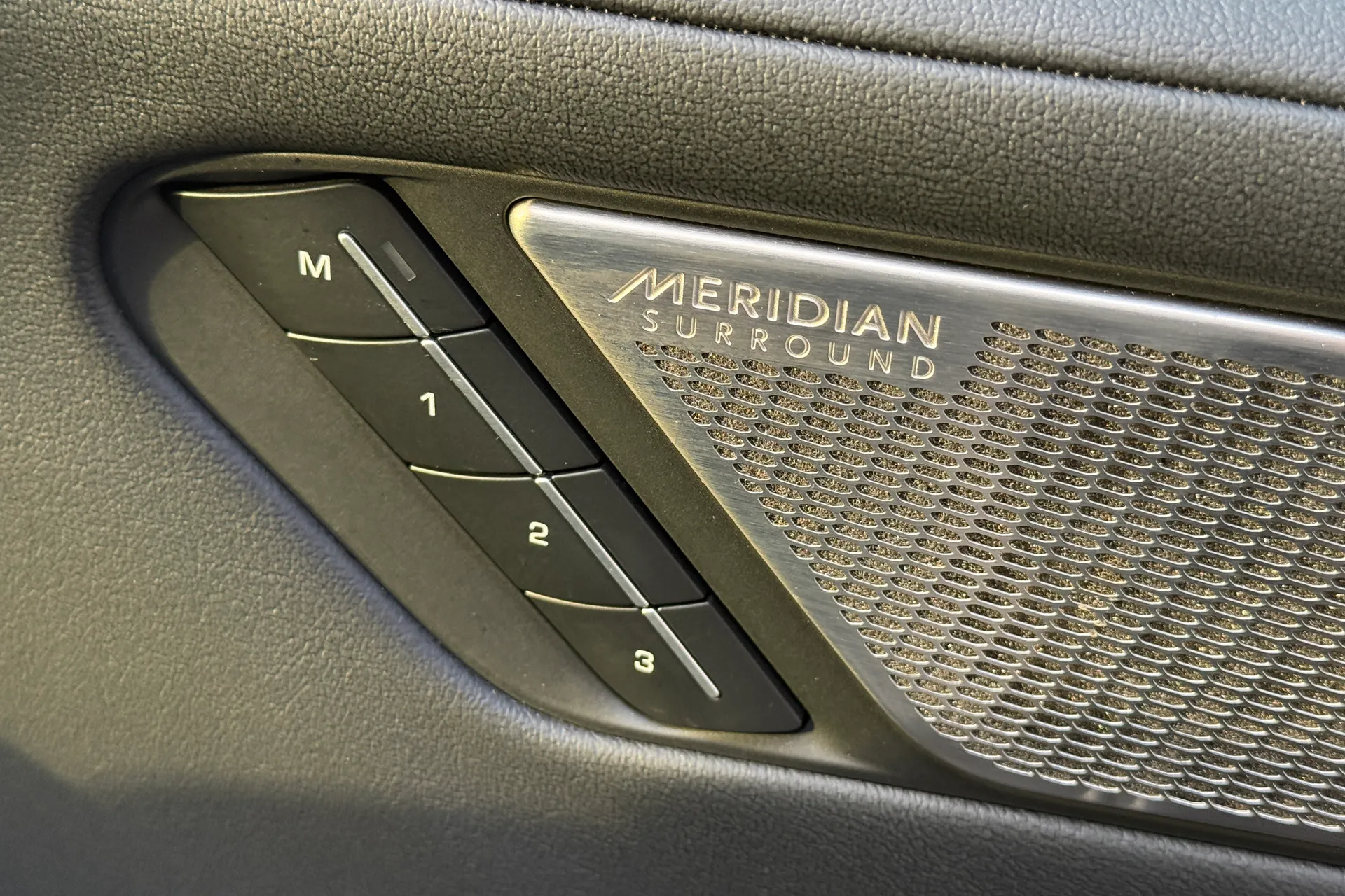 Jaguar I-PACE thumbnail image number 20