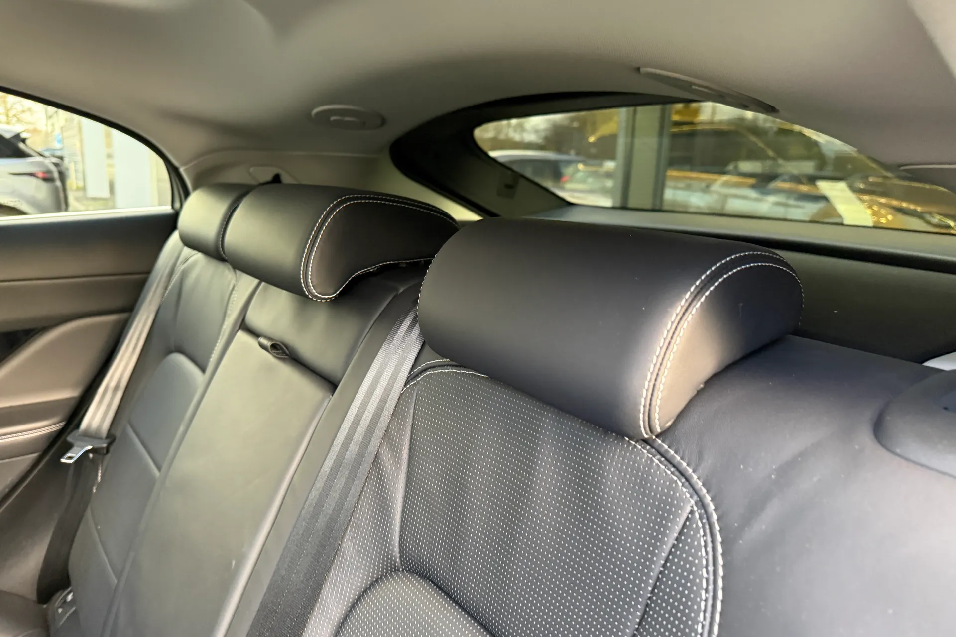 Jaguar I-PACE thumbnail image number 44